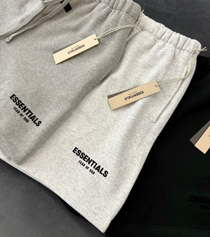 Miksi Fear of God Essentials on yksi tämän hetken suosituimmista streetwear brändeistä?