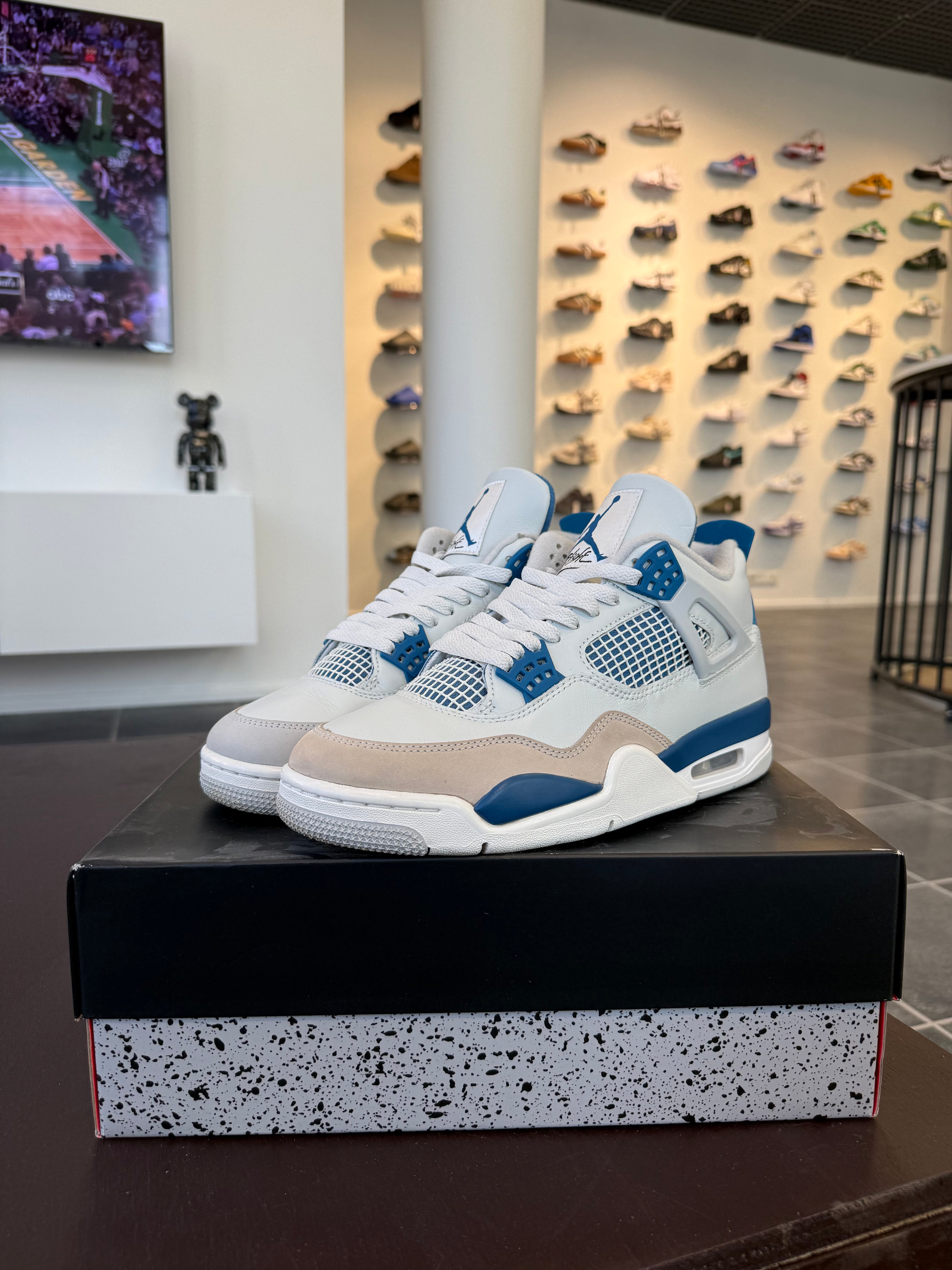 Jordan 4 Retro Oxidized Green (EU: 41)