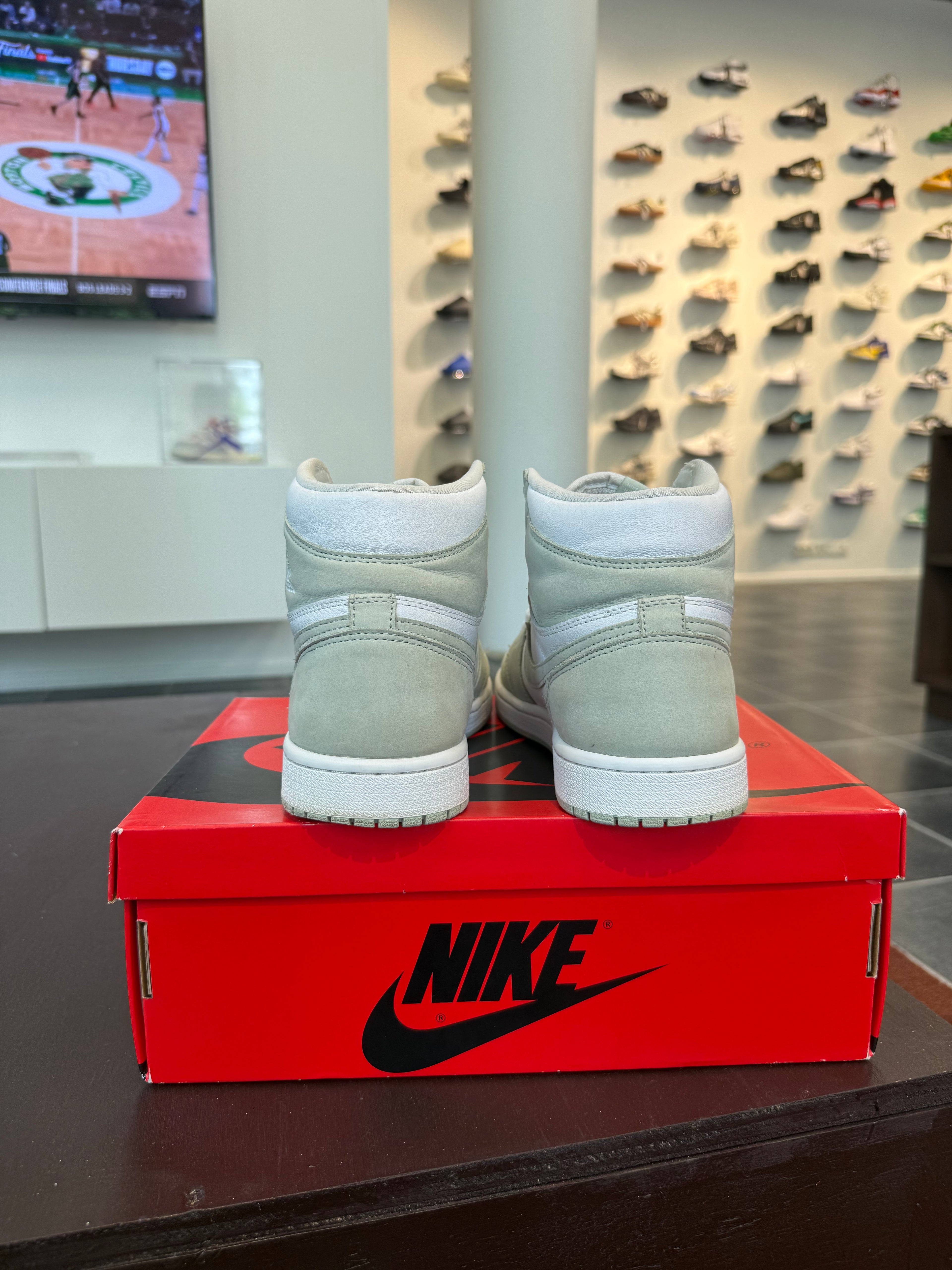 Jordan 1 Retro High OG Seafoam (Eu: 41)