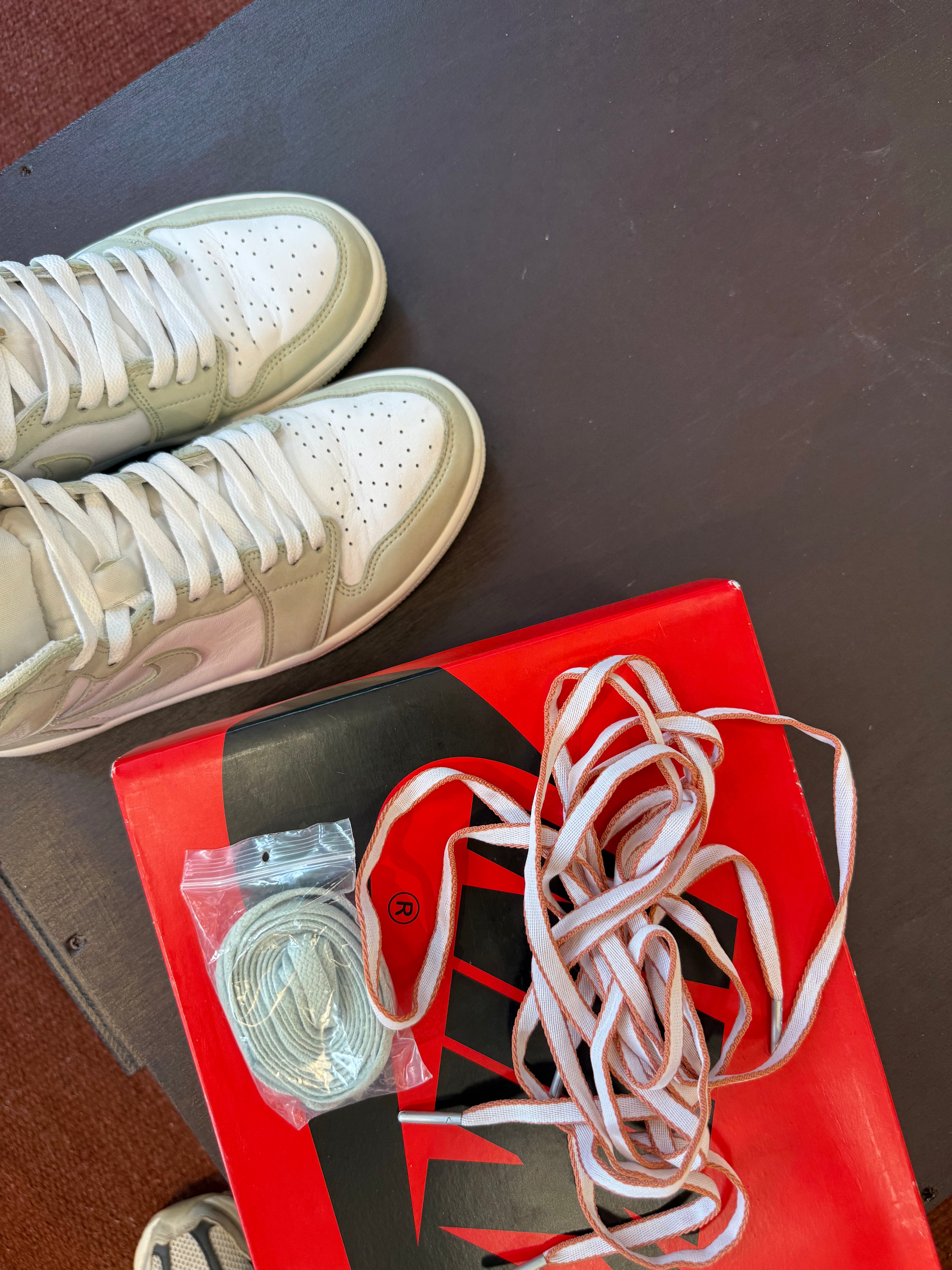 Jordan 1 Retro High OG Seafoam (Eu: 41)