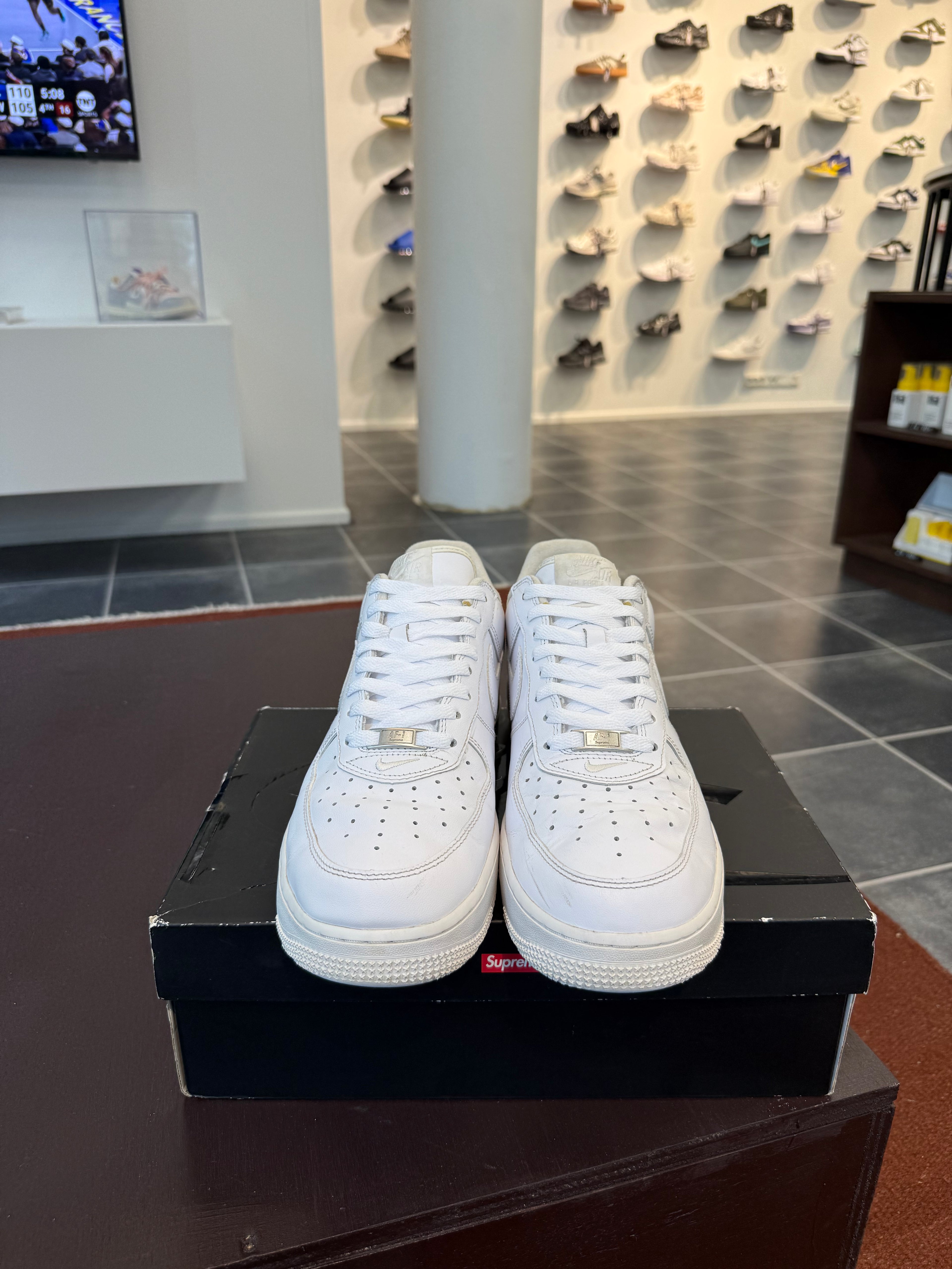 Nike Air Force 1 Low Supreme White (Eu: 45)