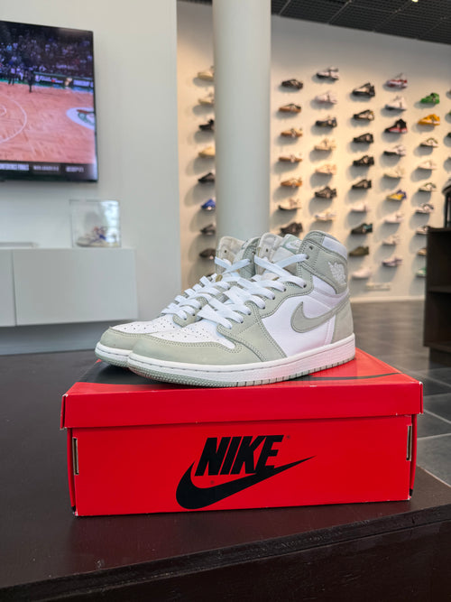 Jordan 1 Retro High OG Seafoam (Eu: 41)