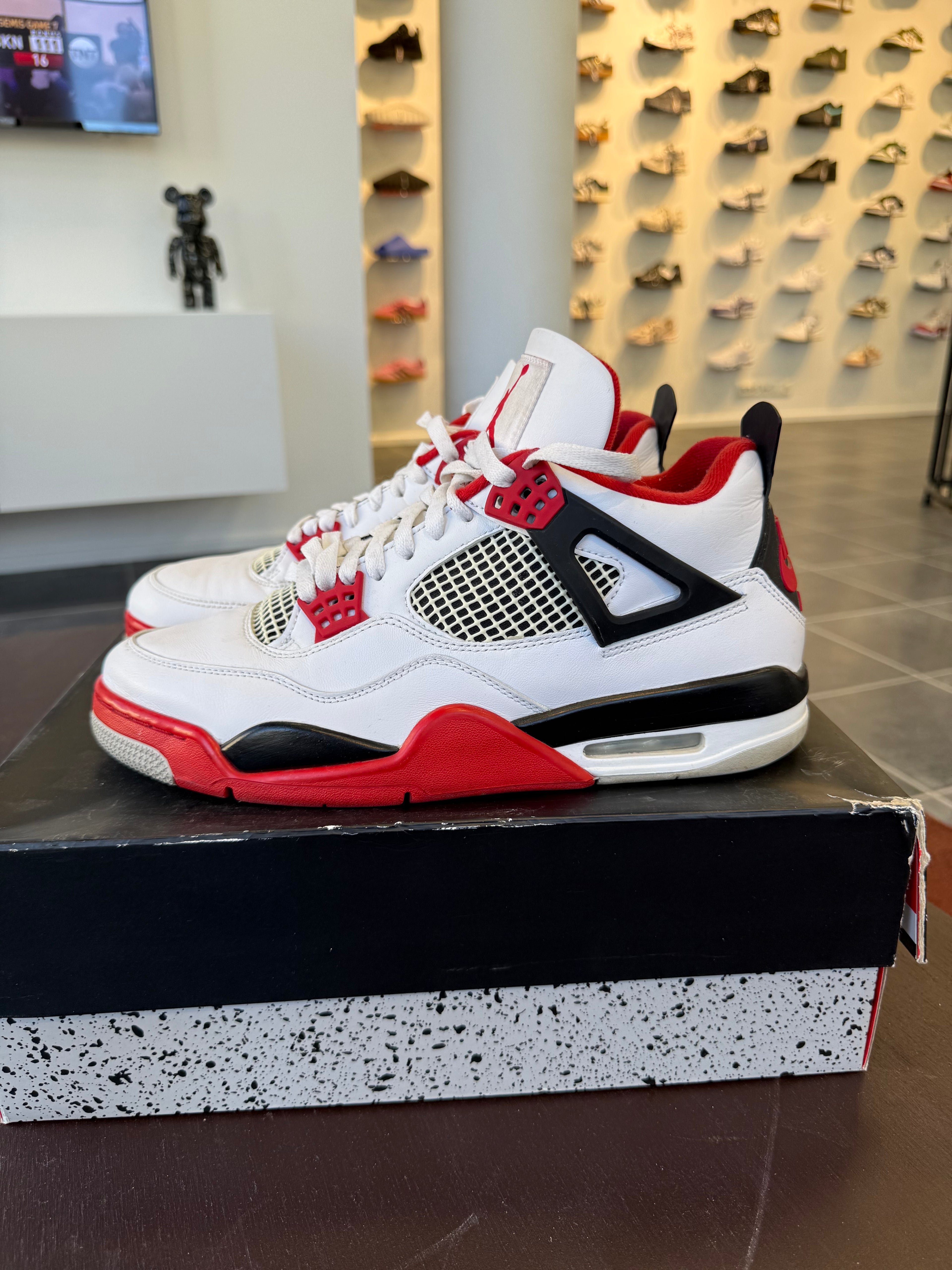Jordan 4 Retro Fire Red (2020) (Eu: 44.5)