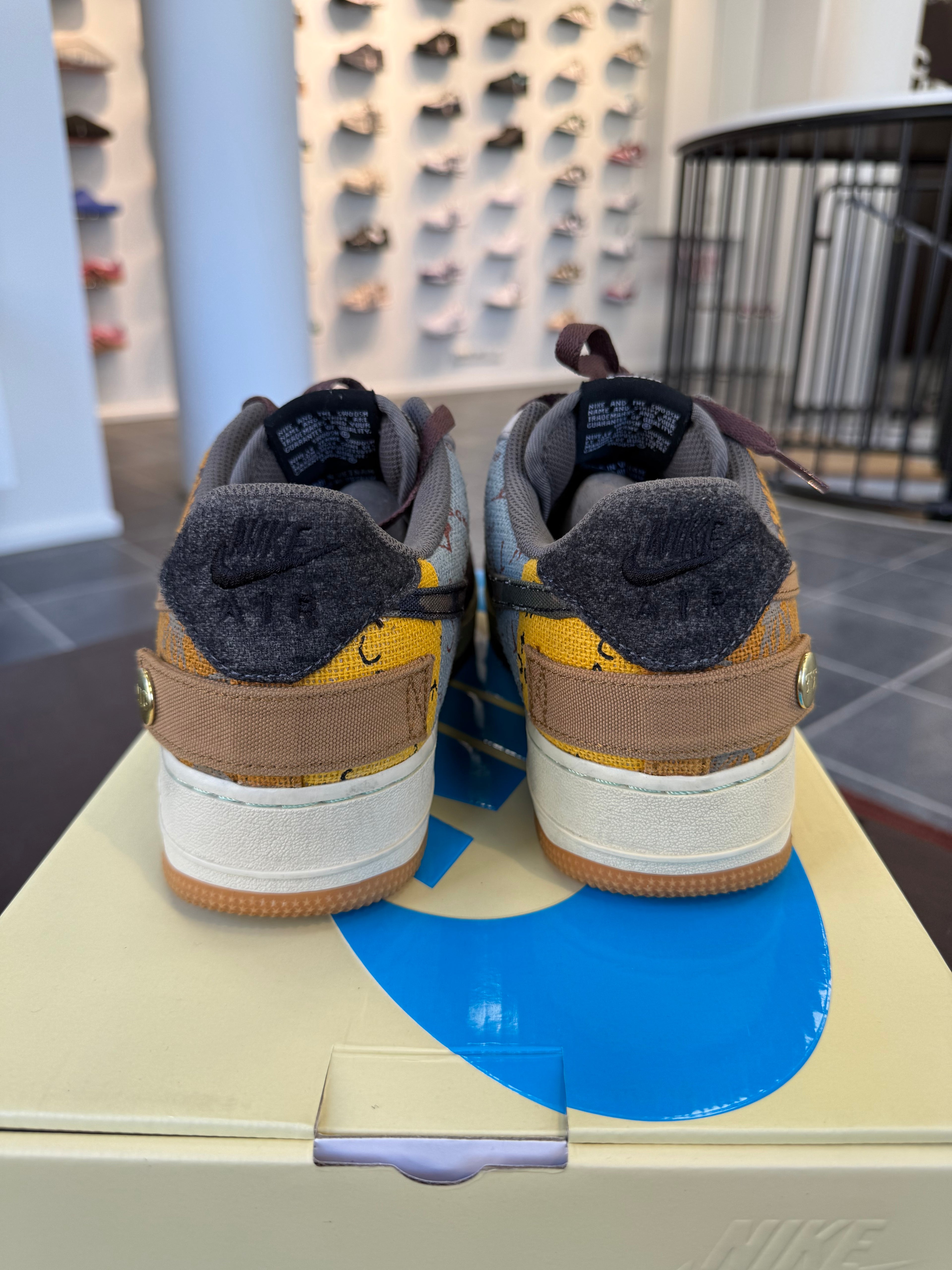 Nike Air Force 1 Low Travis Scott Cactus Jack (Eu:43)