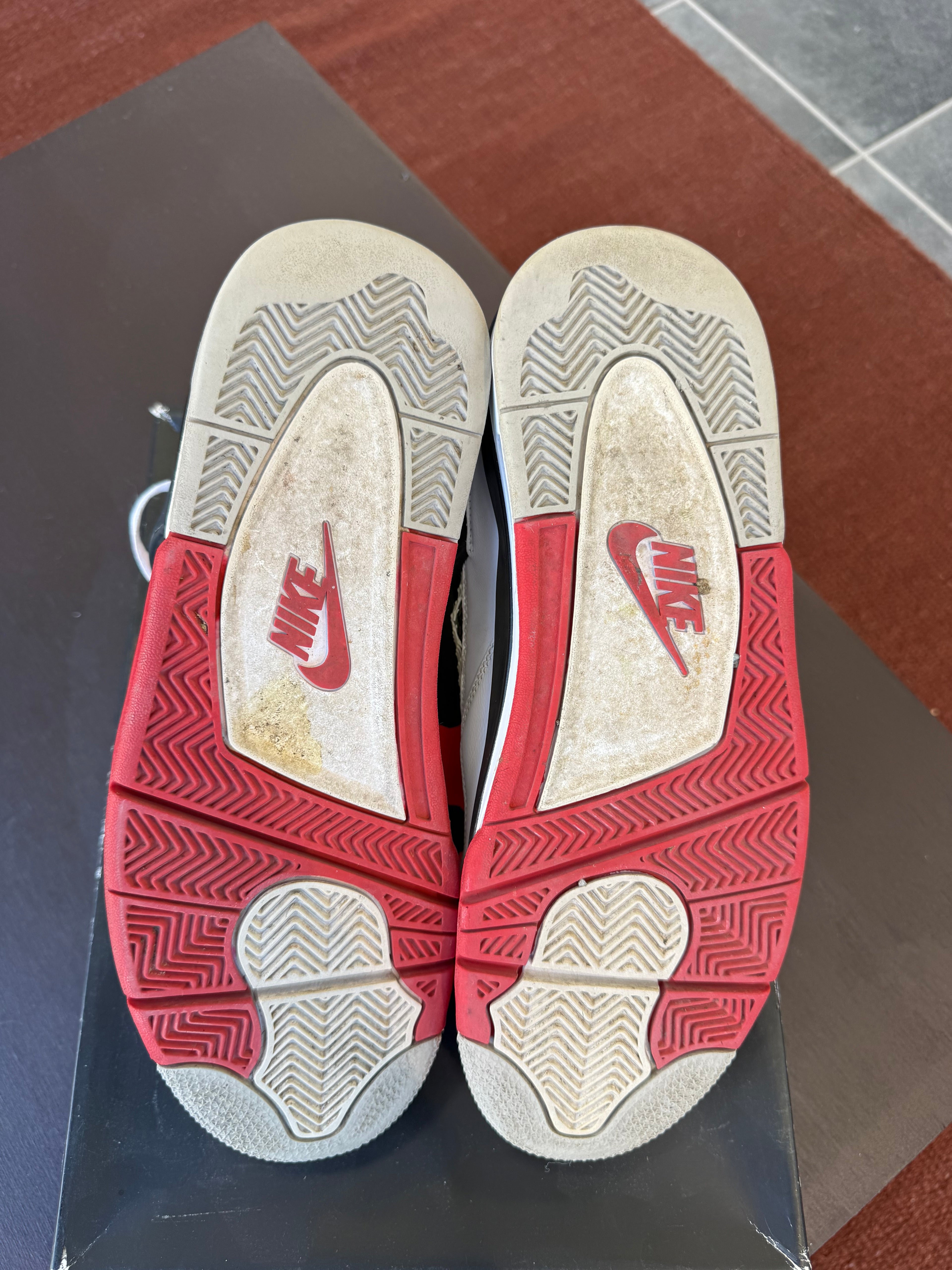 Jordan 4 Retro Fire Red (2020) (Eu: 44.5)