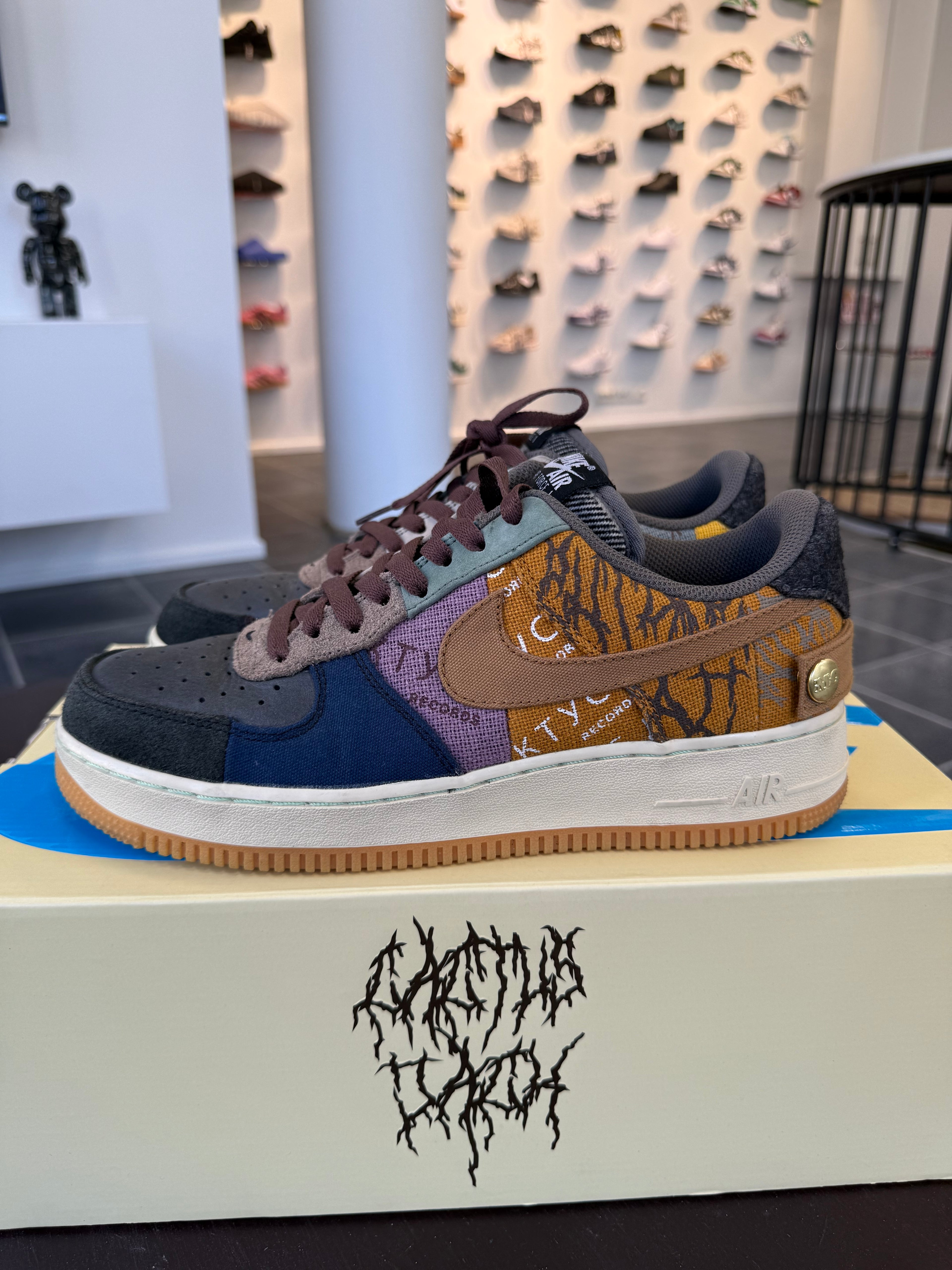 Nike Air Force 1 Low Travis Scott Cactus Jack (Eu:43)