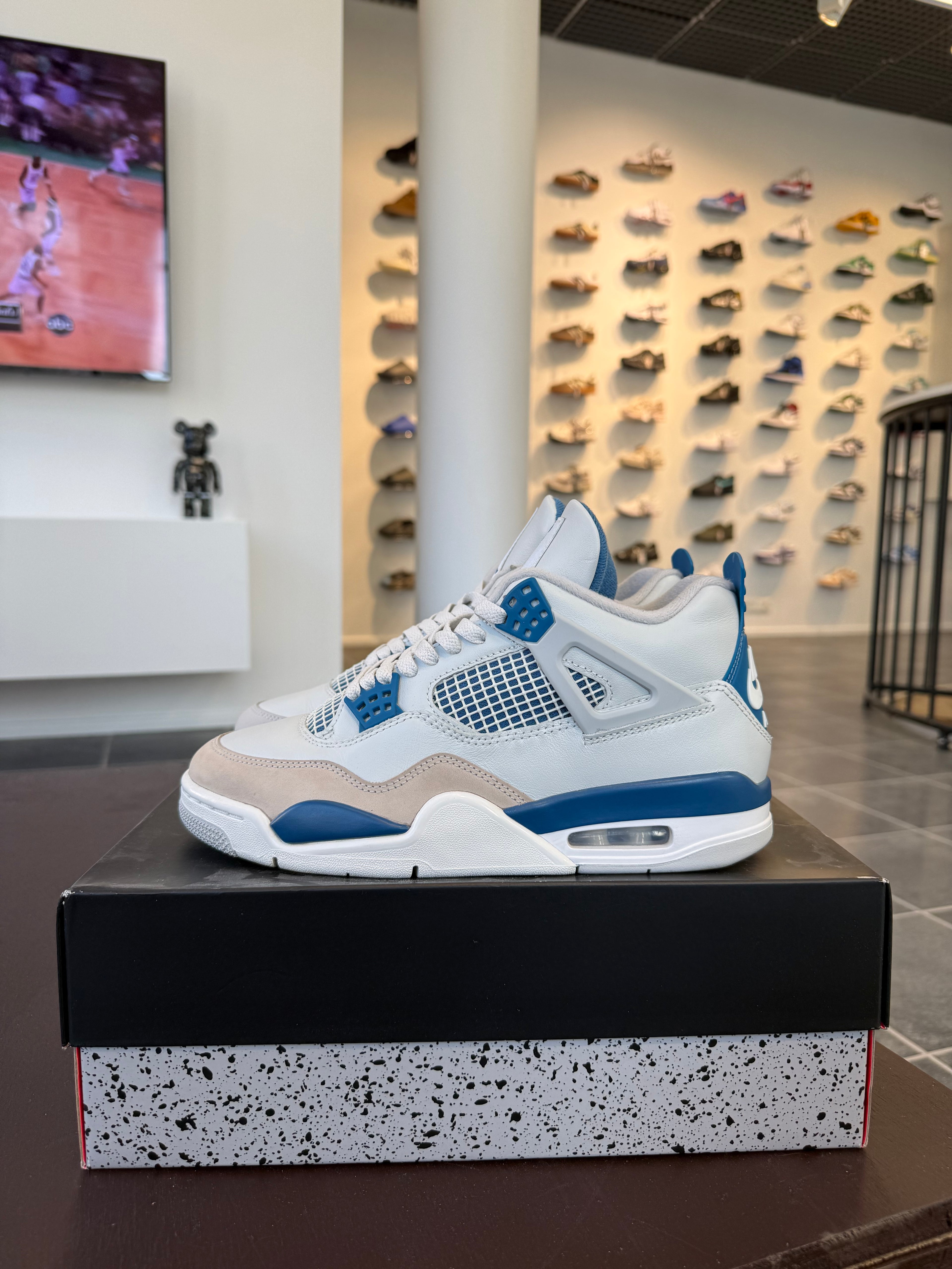 Jordan 4 Retro Oxidized Green (EU: 41)