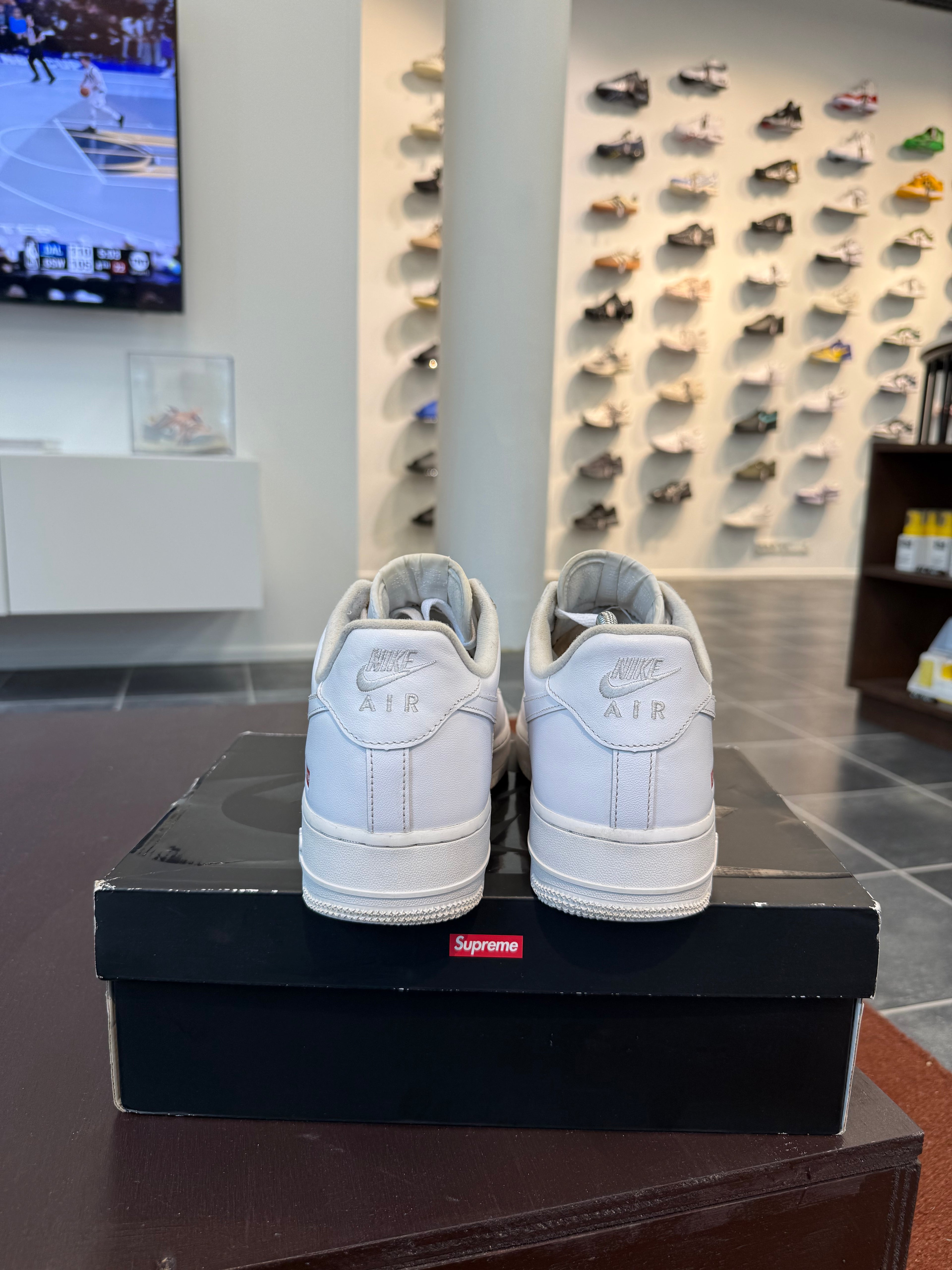 Nike Air Force 1 Low Supreme White (Eu: 45)