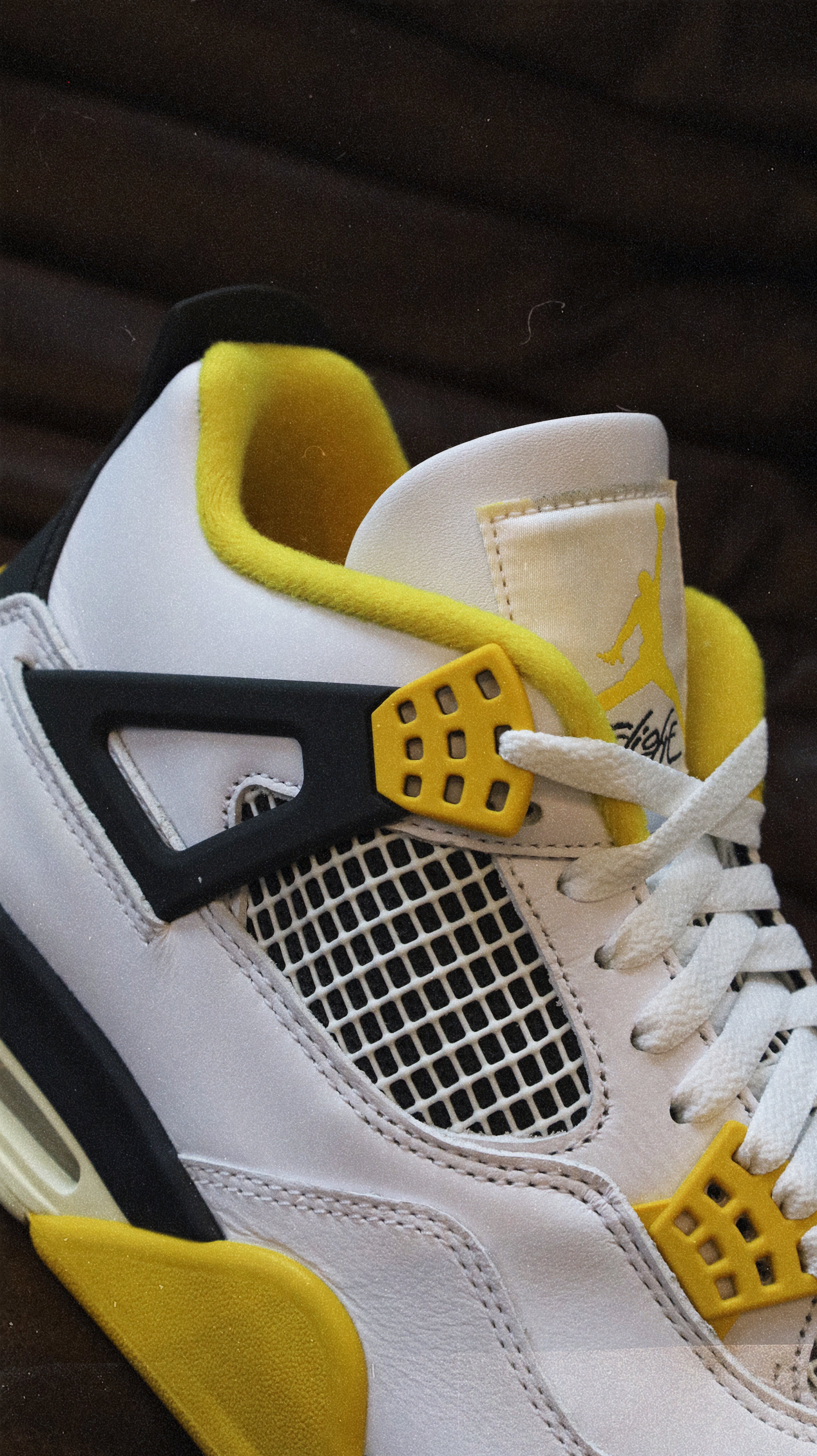 Jordan 4 Retro Vivid Sulfur (W)