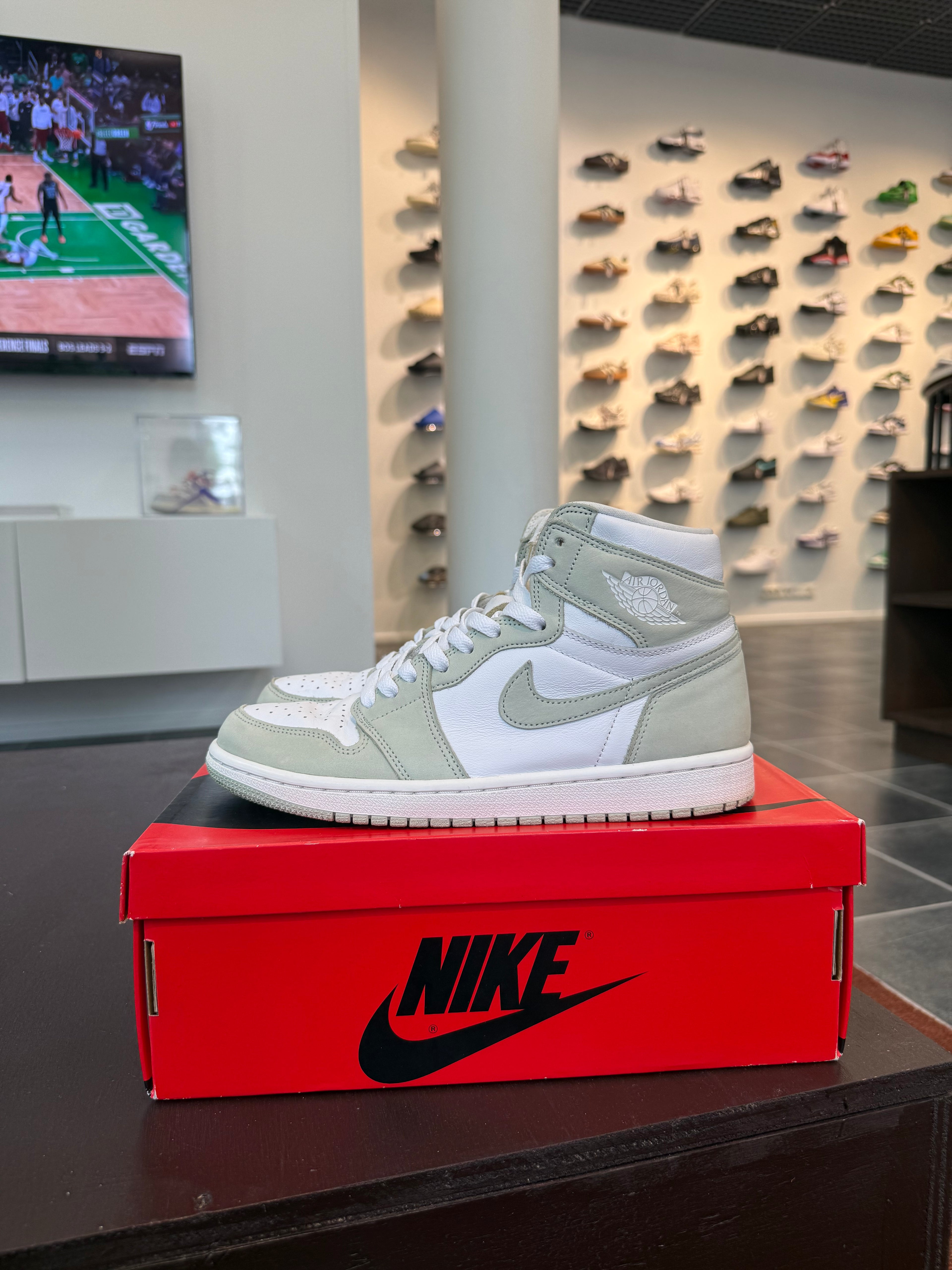 Jordan 1 Retro High OG Seafoam (Eu: 41)