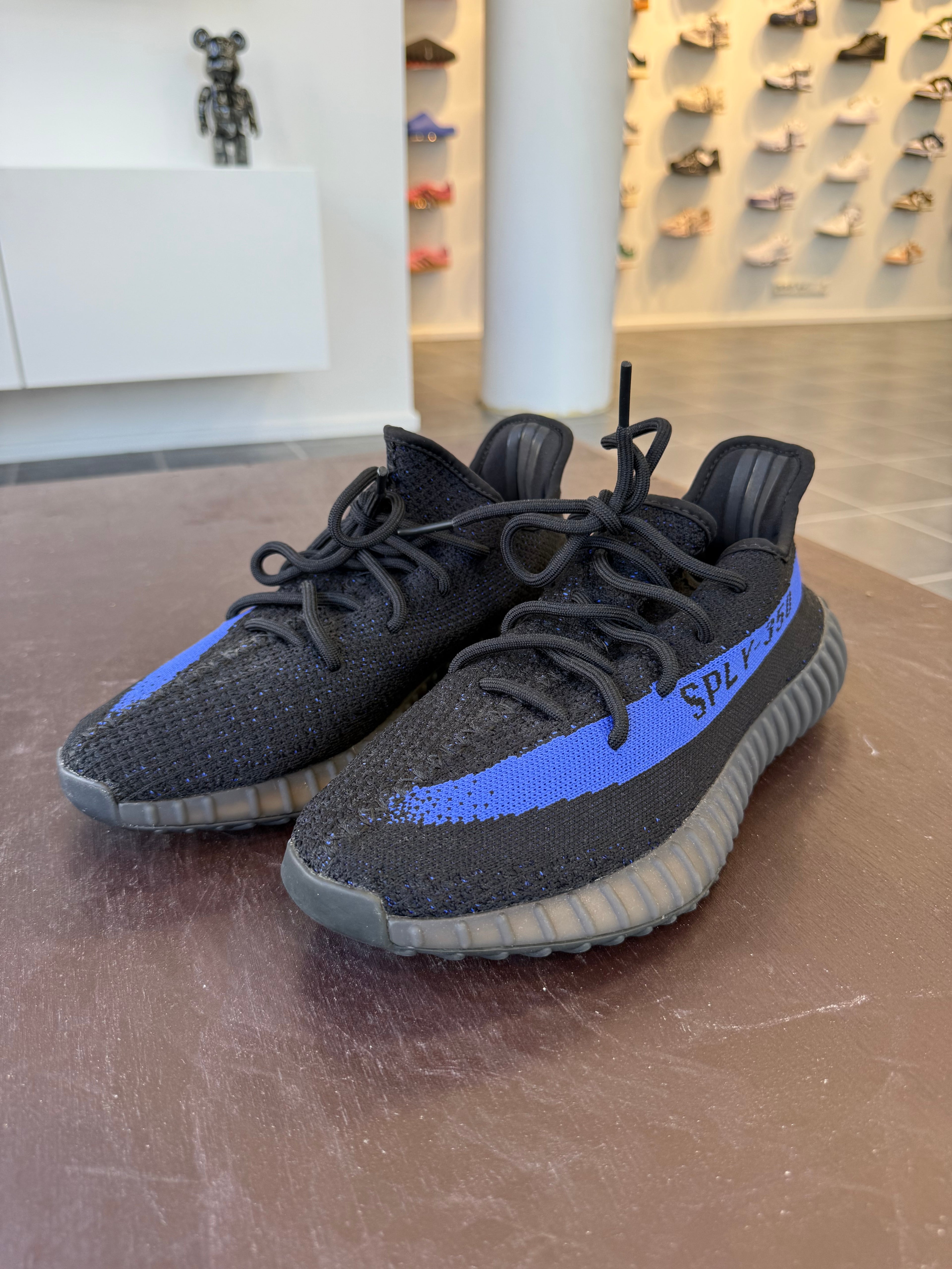 adidas Yeezy Boost 350 V2 Dazzling Blue (EU: 43 1/3)