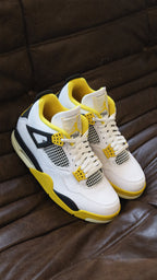 Jordan 4 Retro Vivid Sulfur (W)