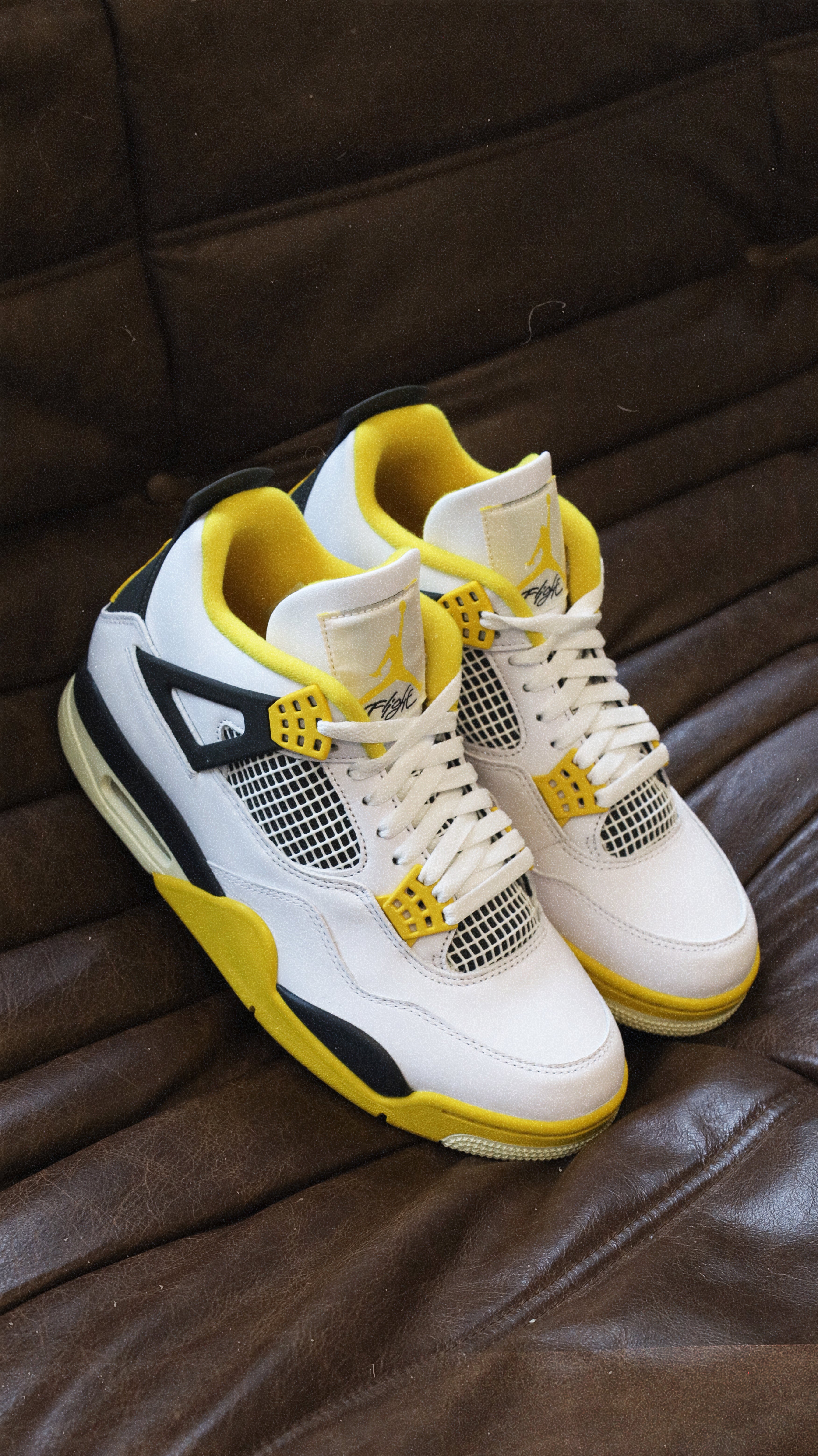 Jordan 4 Retro Vivid Sulfur (W)