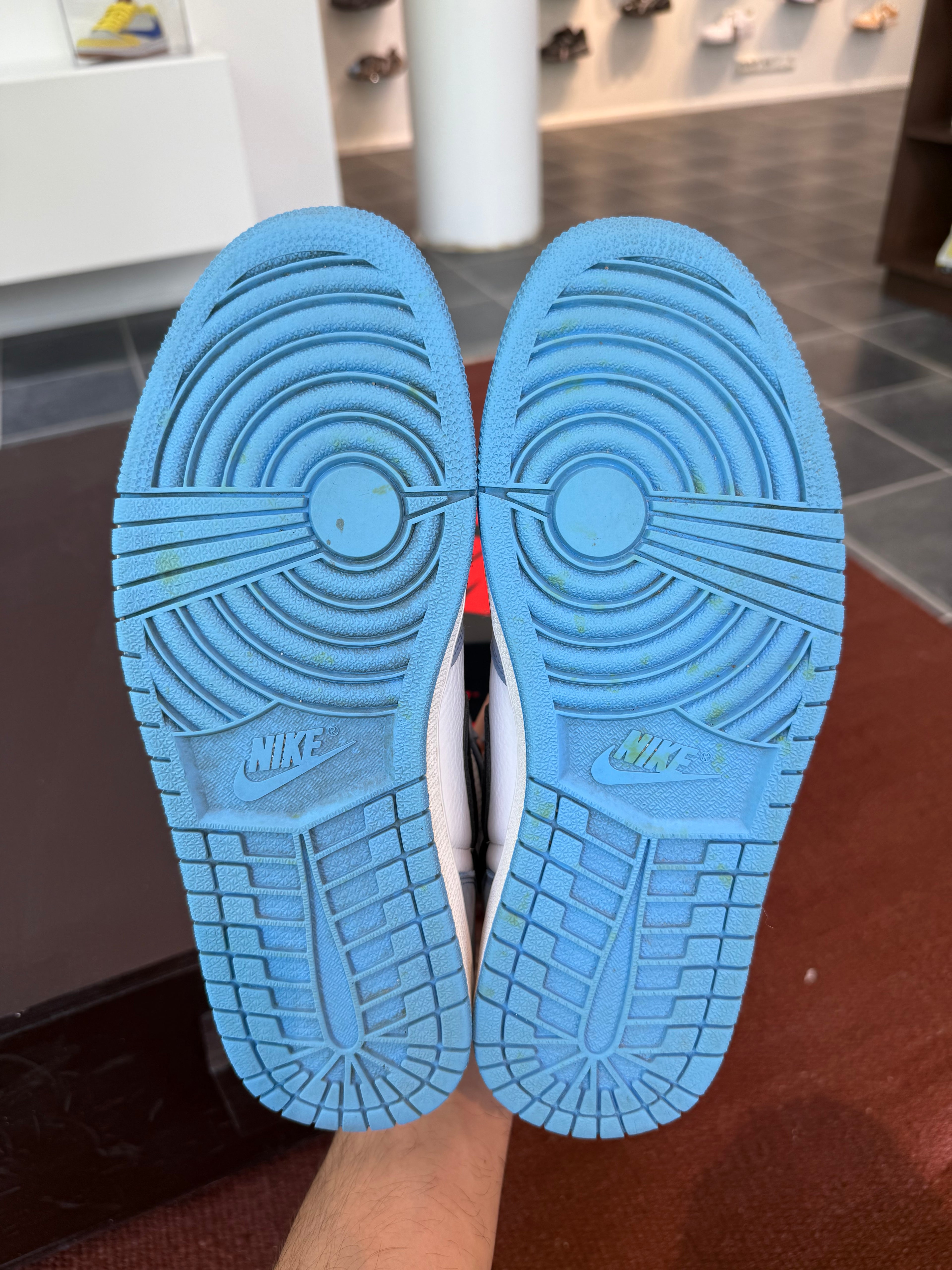 Jordan 1 Retro High OG University Blue (Eu: 43)