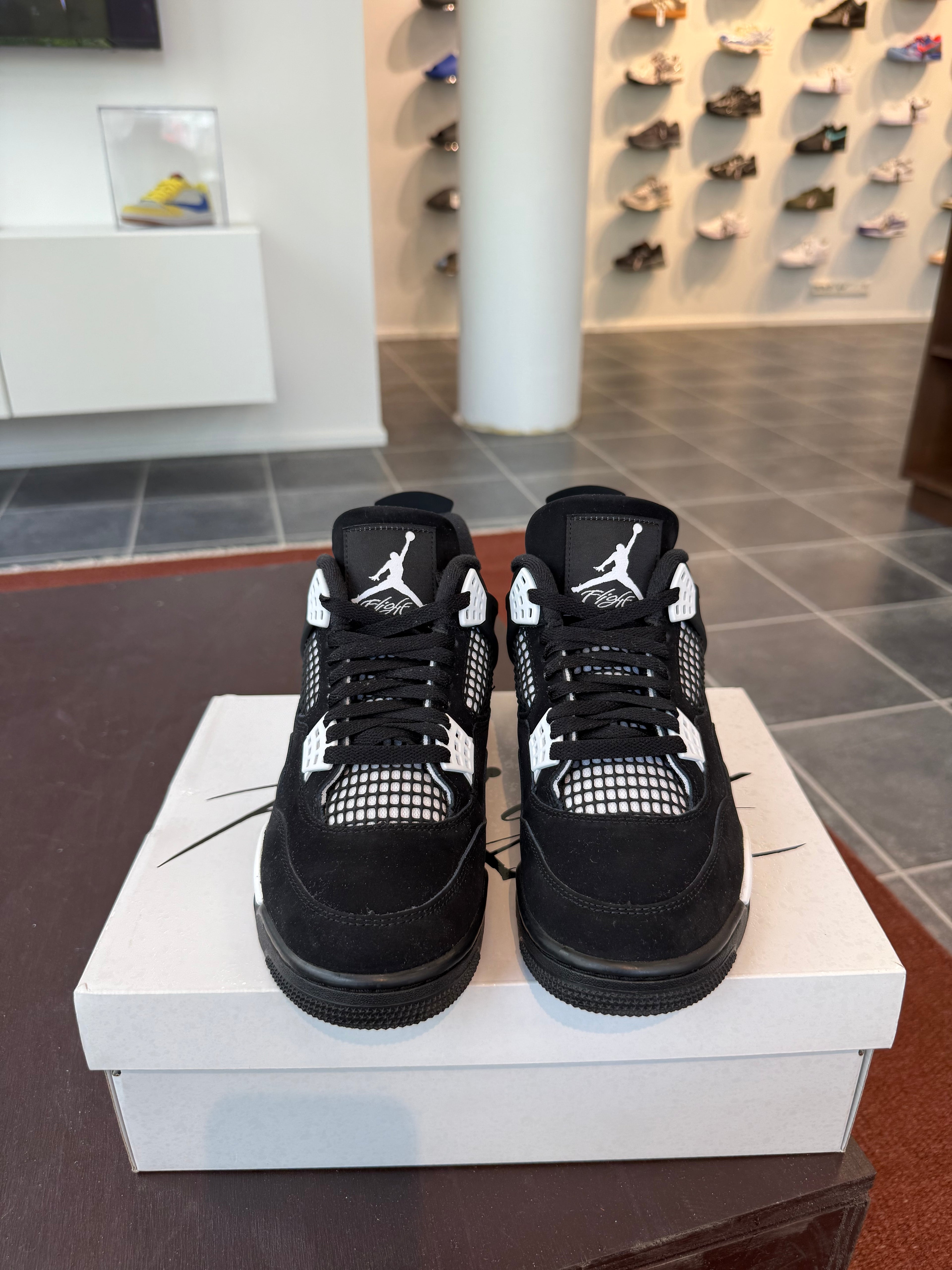 Jordan 4 Retro White Thunder (Eu: 42)