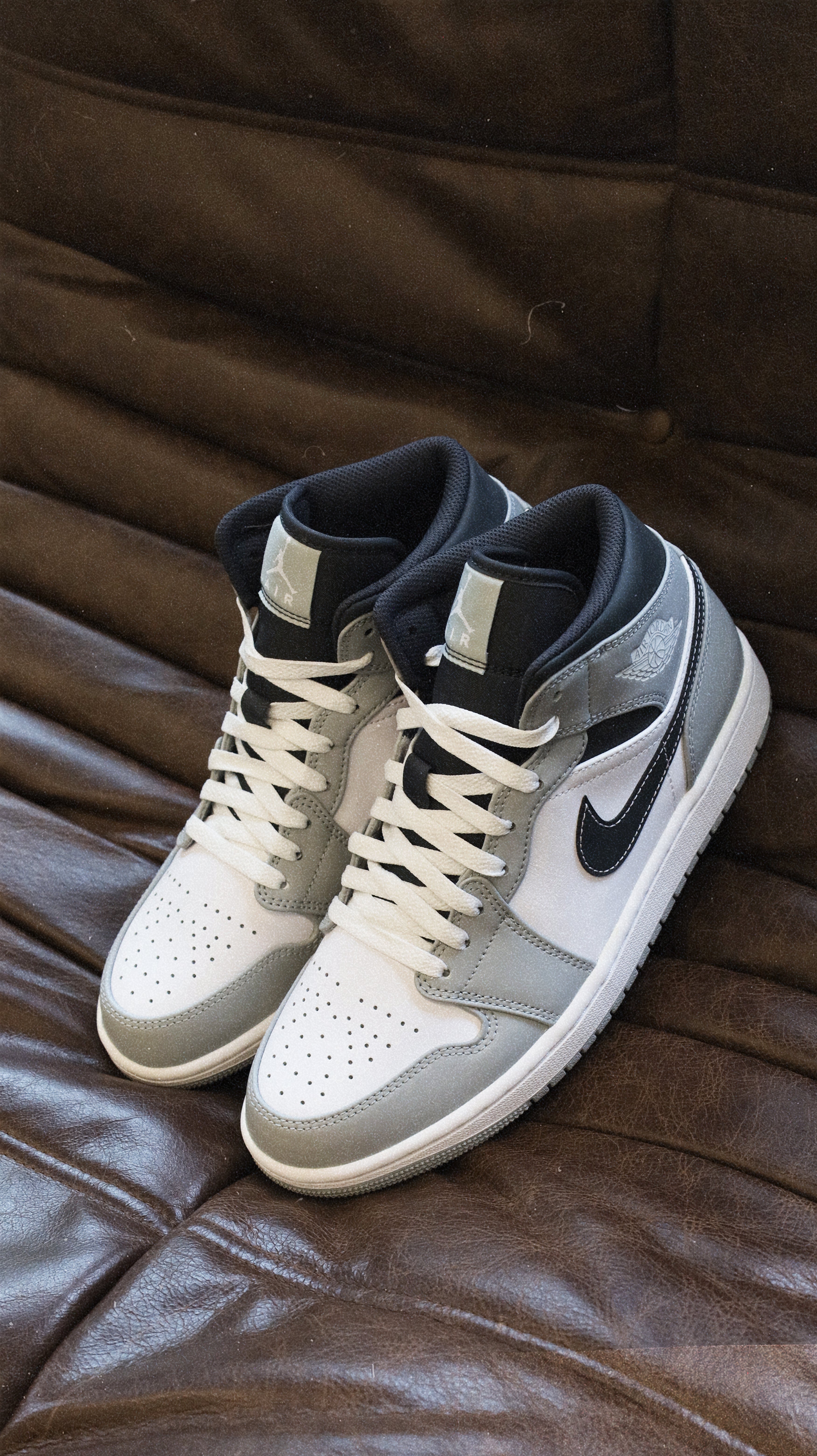 Jordan 1 Mid Light Smoke Grey Anthracite