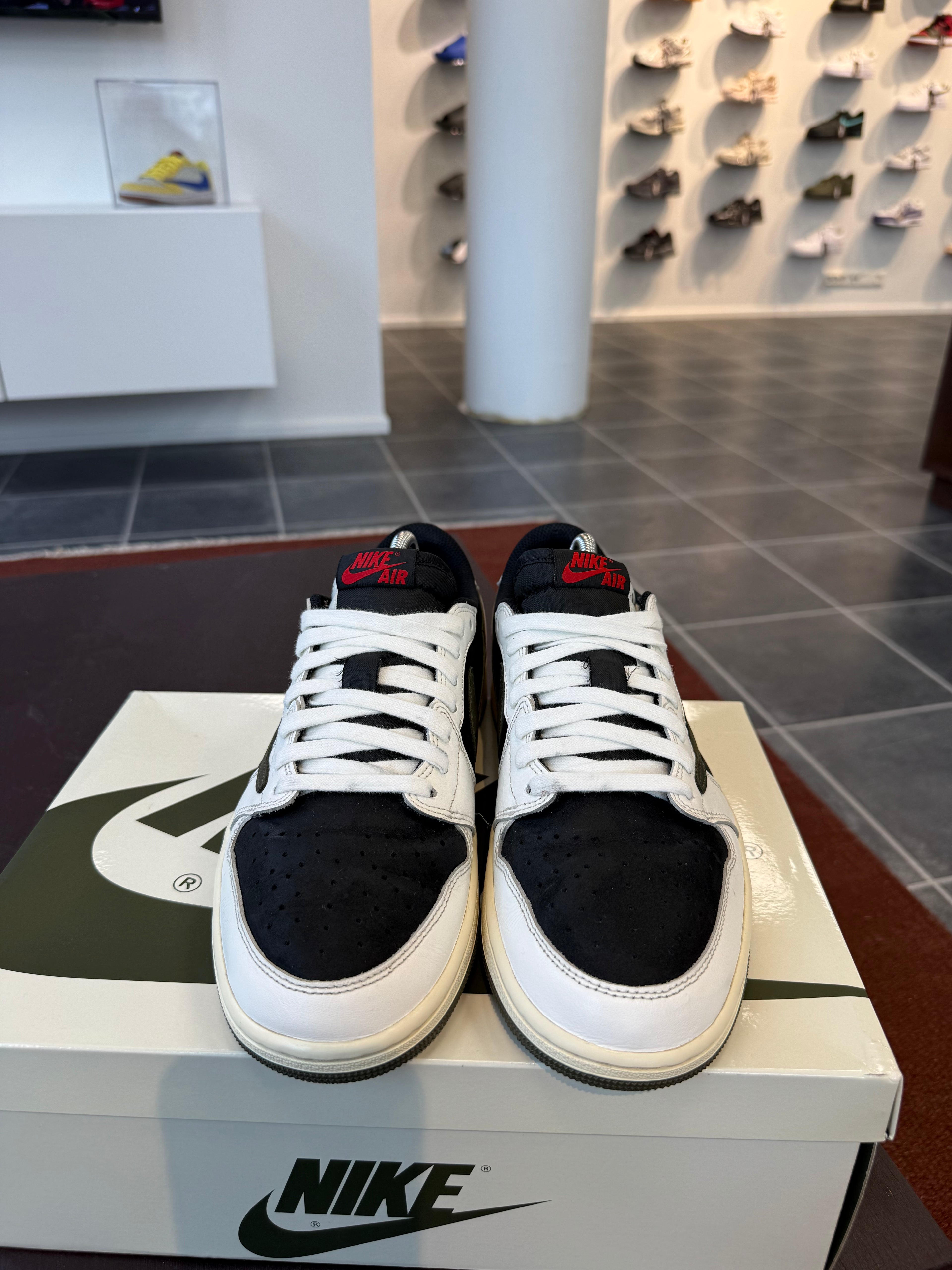 Jordan 1 Retro Low OG SP Travis Scott Olive (W) (Eu:43)