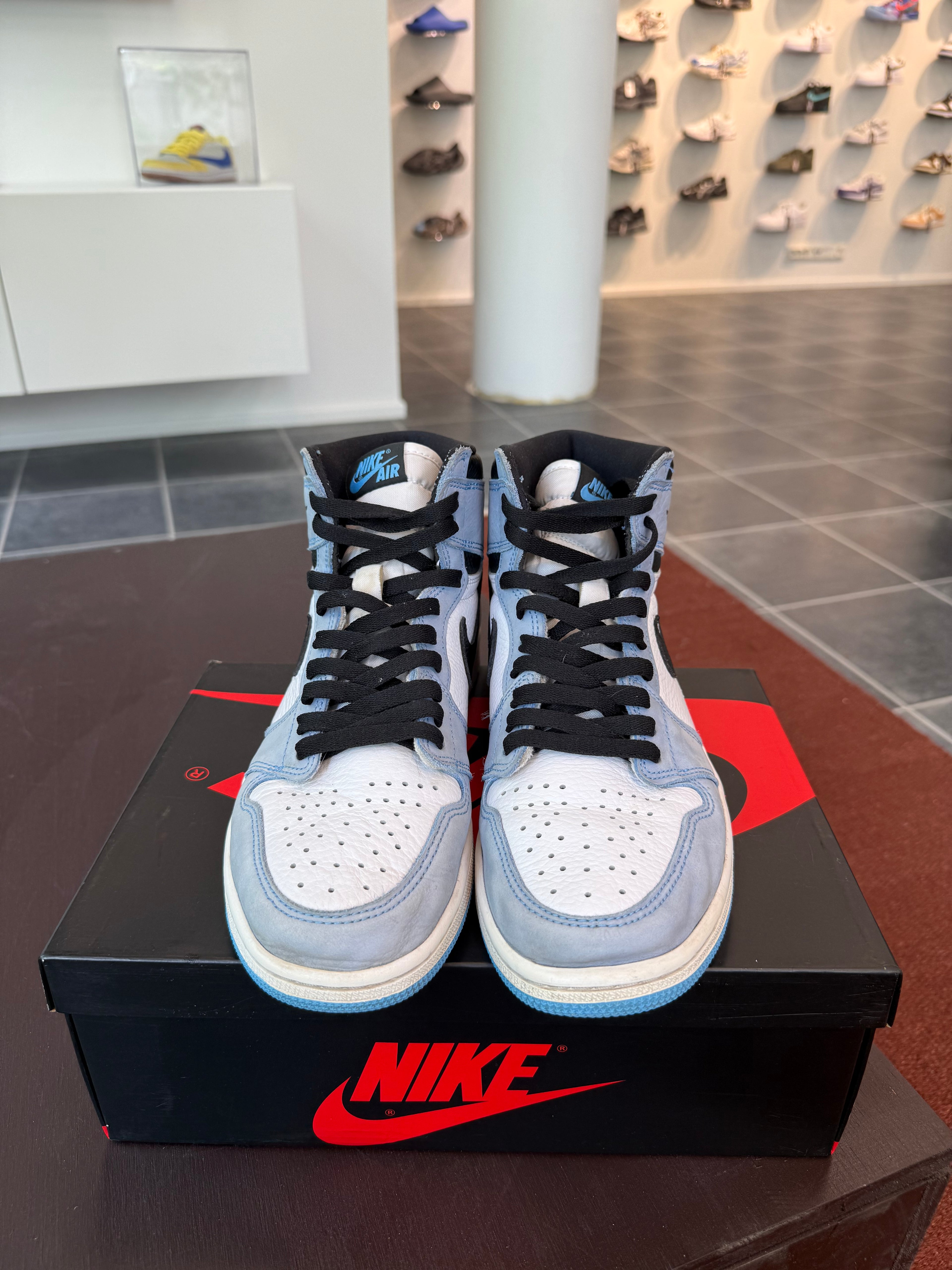 Jordan 1 Retro High OG University Blue (Eu: 43)