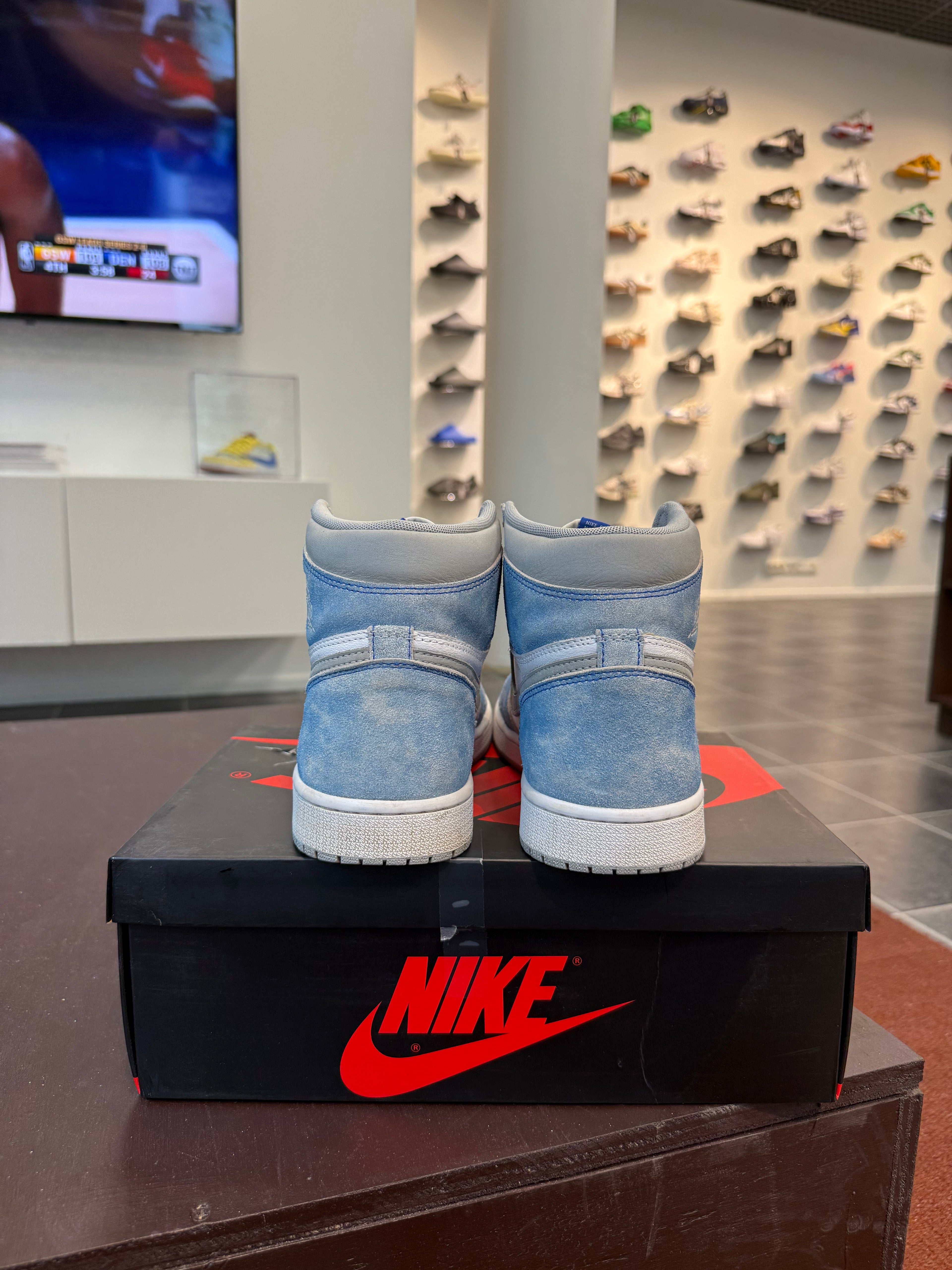 Jordan 1 Retro High Hyper Royal Smoke Grey (Eu: 43)