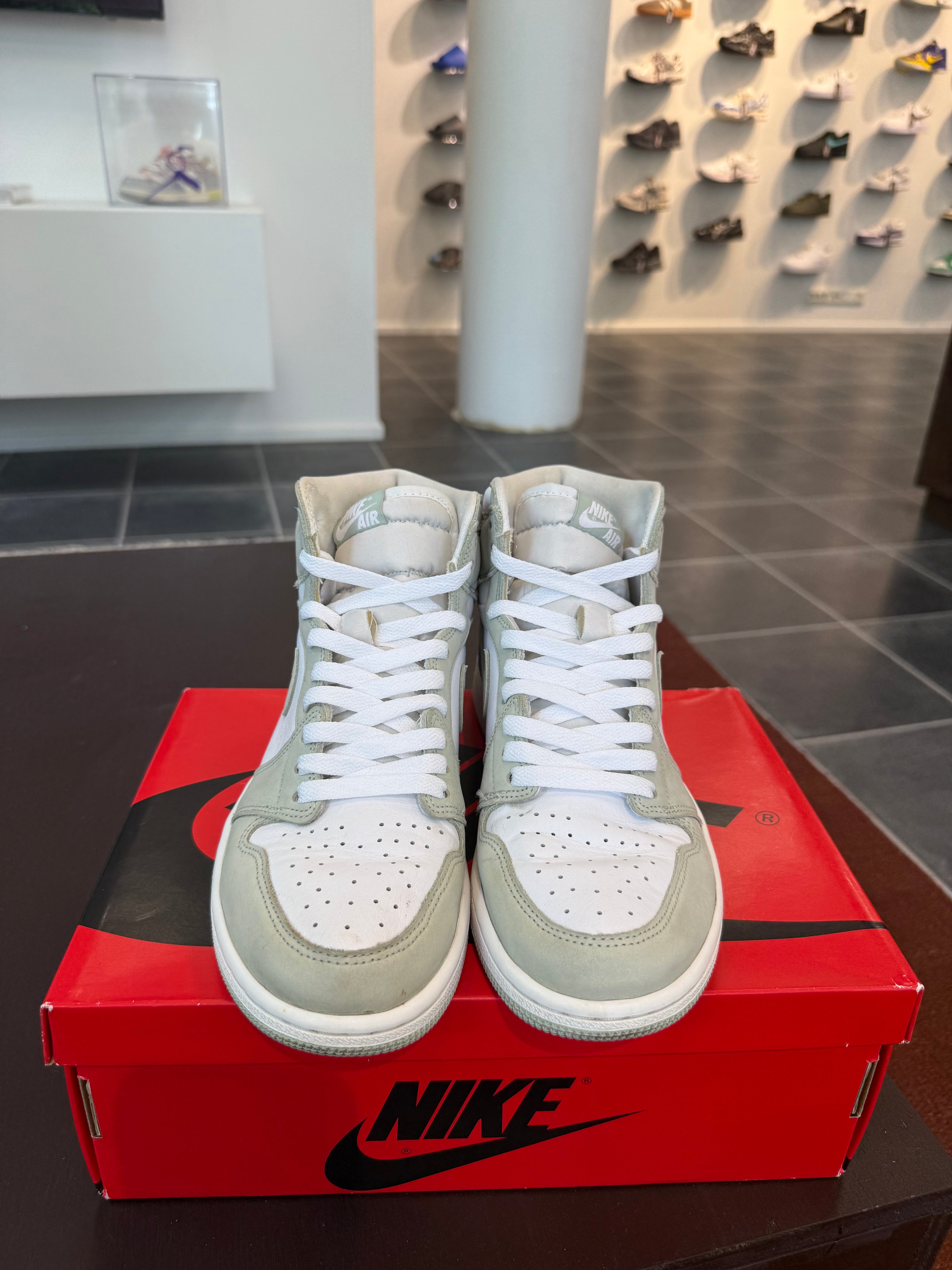 Jordan 1 Retro High OG Seafoam (Eu: 41)