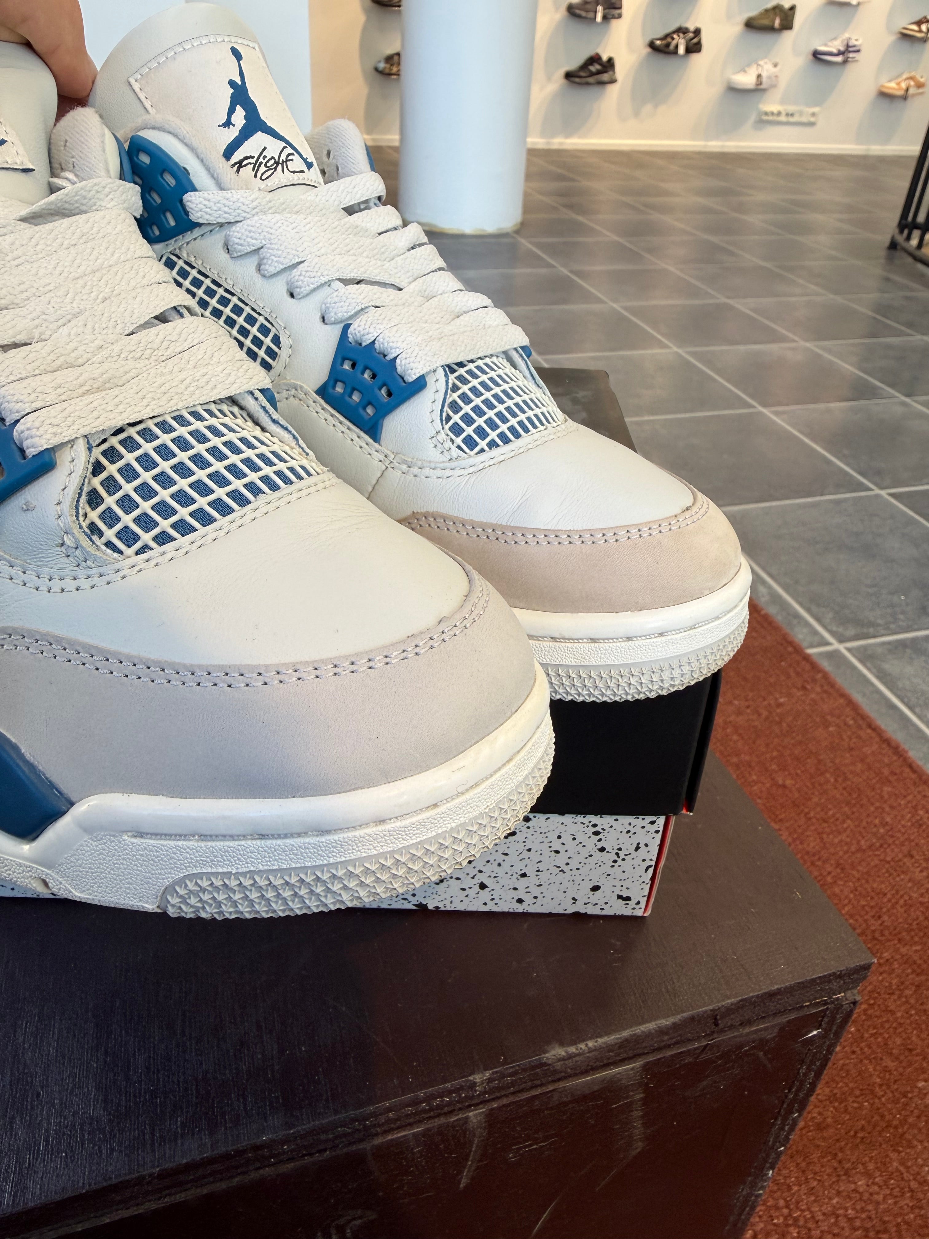Jordan 4 Retro Oxidized Green (EU: 41)