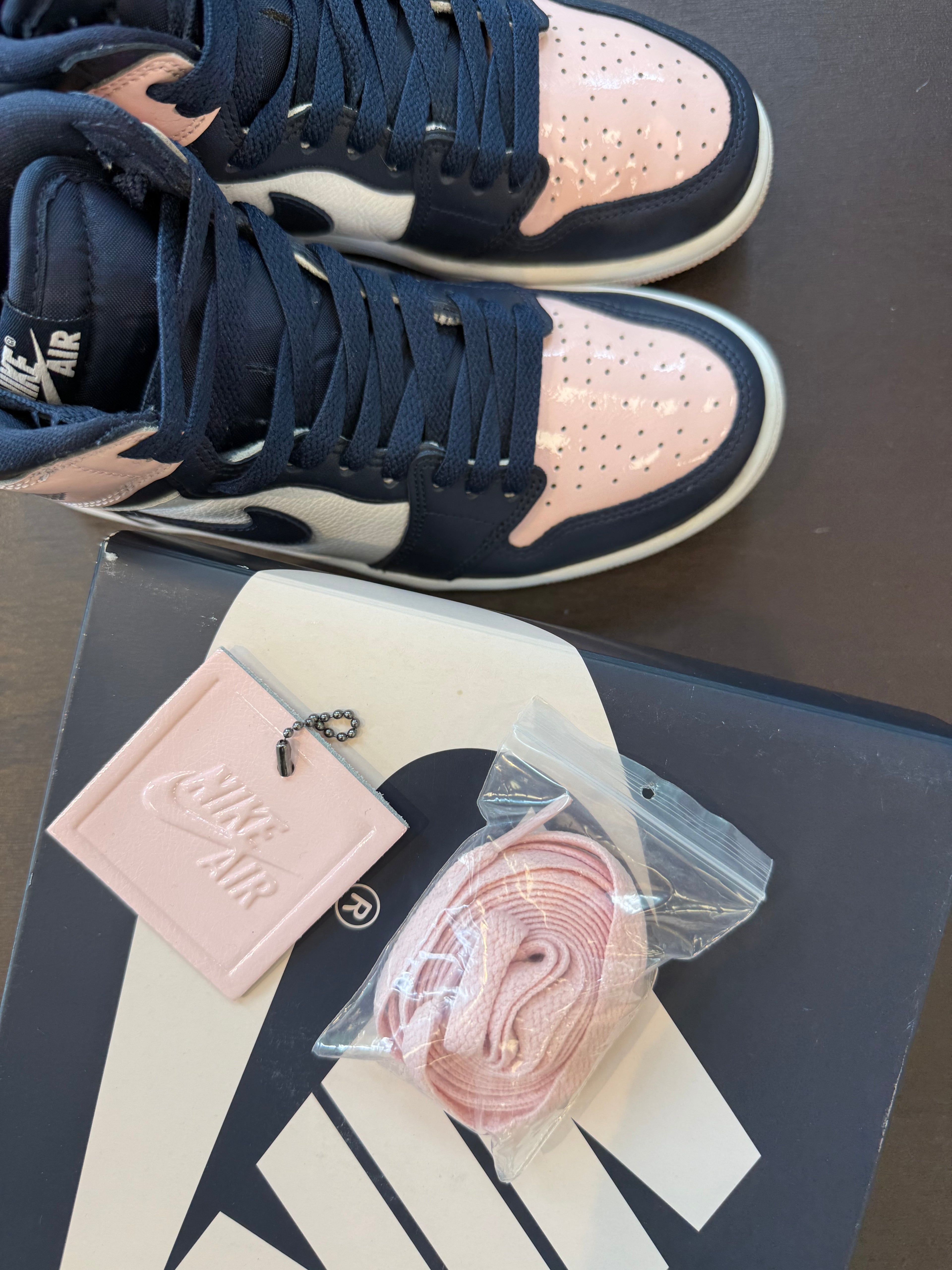 Jordan 1 Retro High OG Atmosphere (Women's) (Eu: 37,5)