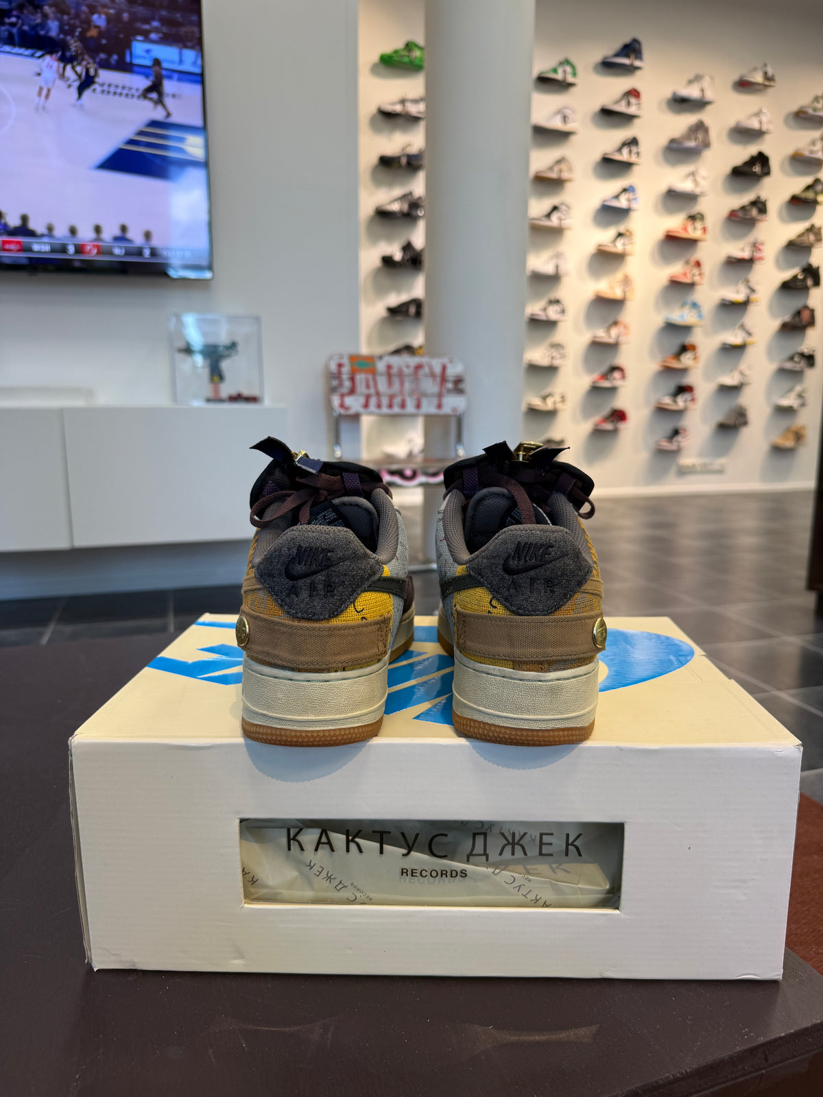 Nike Air Force 1 Low Travis Scott Cactus Jack (Eu:42.5)