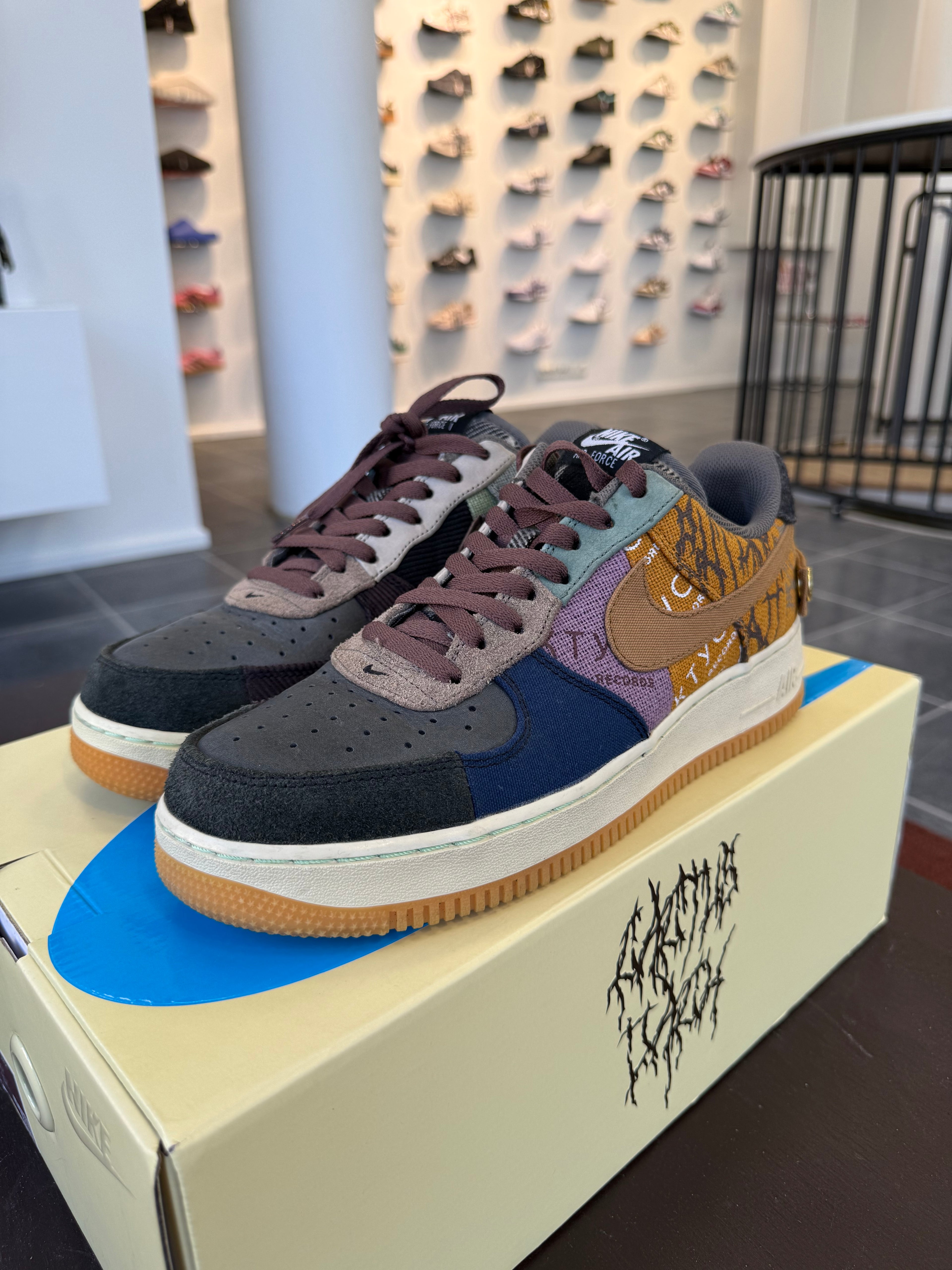 Nike Air Force 1 Low Travis Scott Cactus Jack (Eu:43)