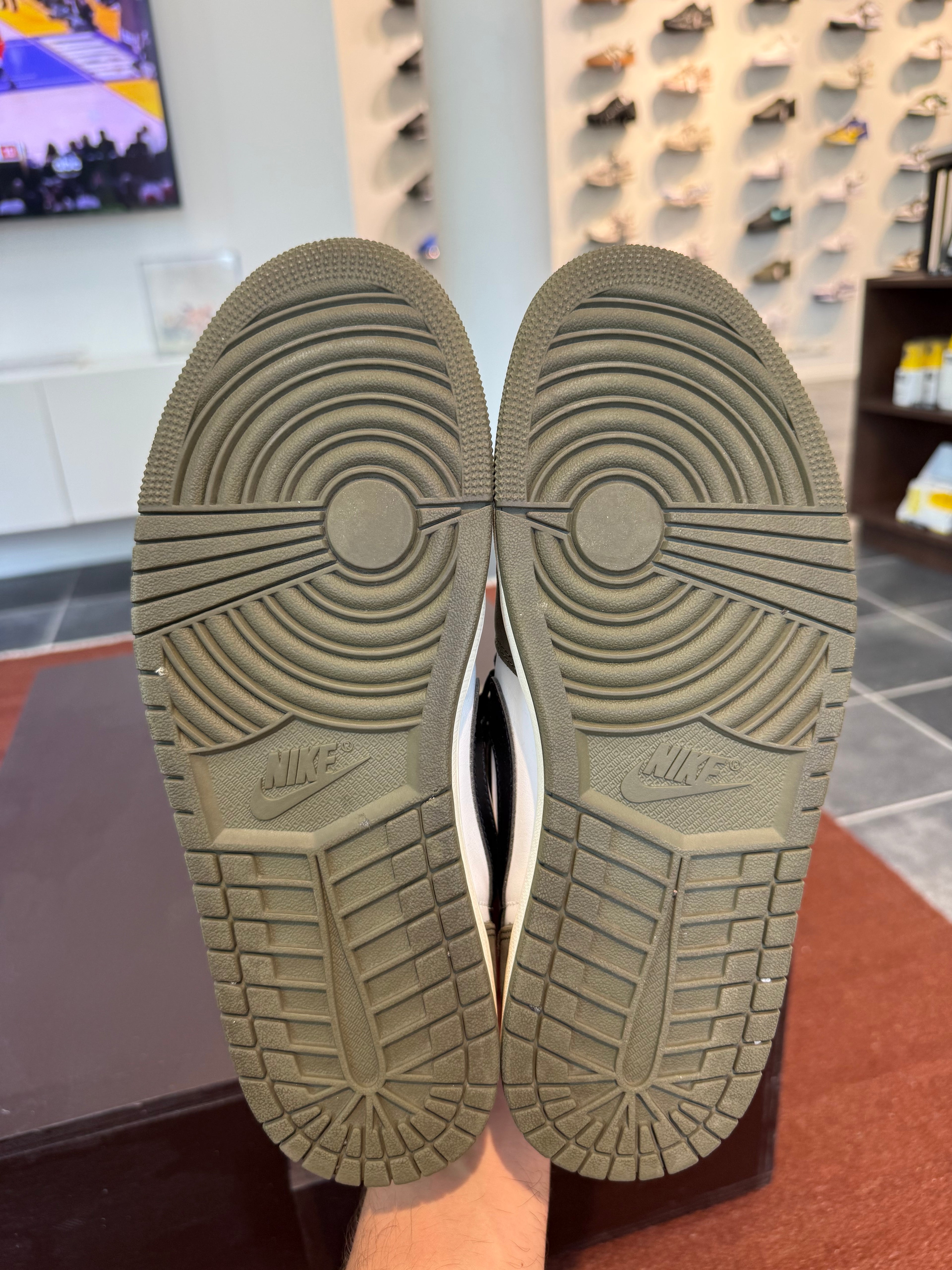 Jordan 1 Retro Low Medium Olive (Eu: 43)