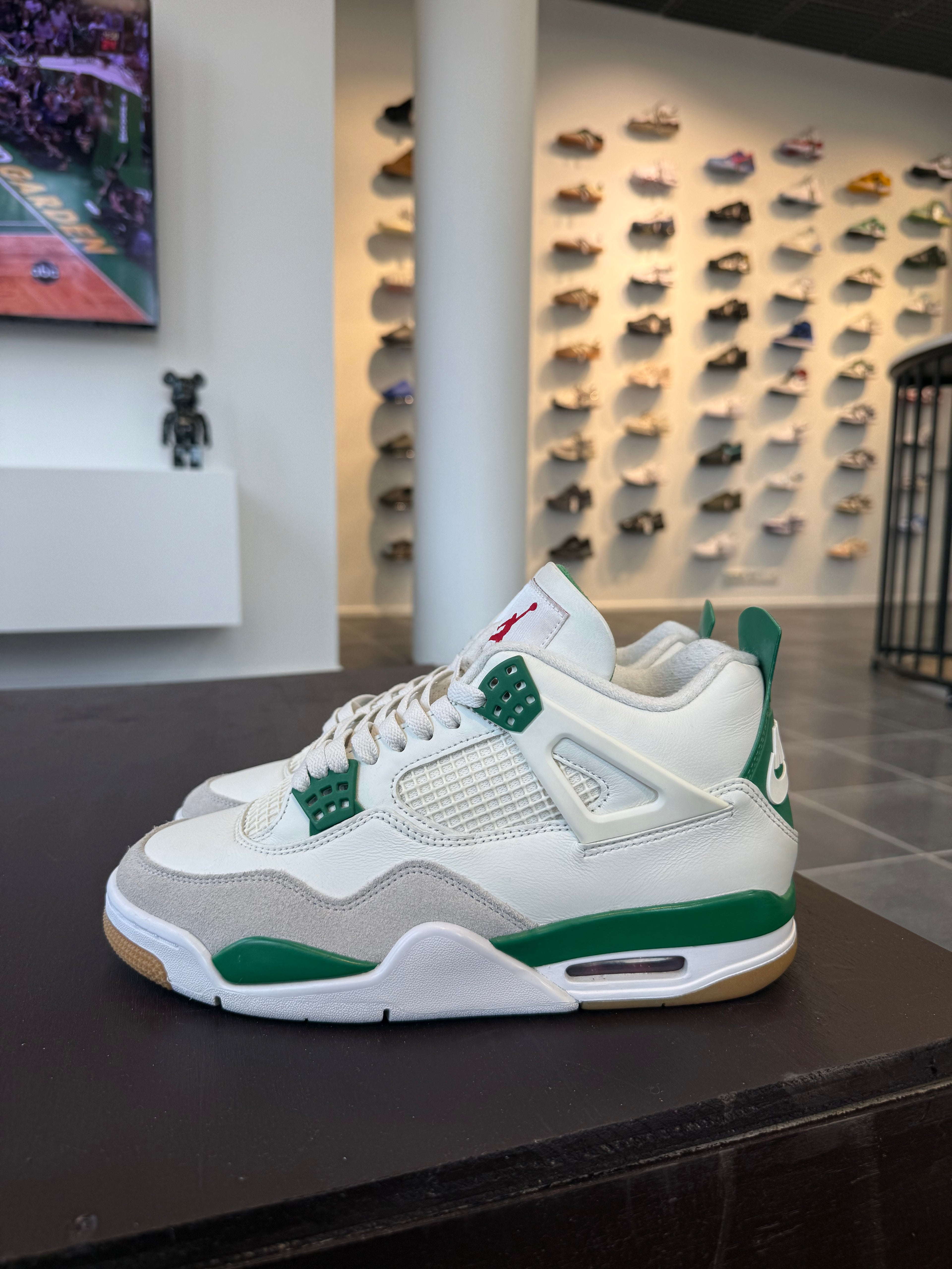 Jordan 4 Retro Oxidized Green (EU: 41)