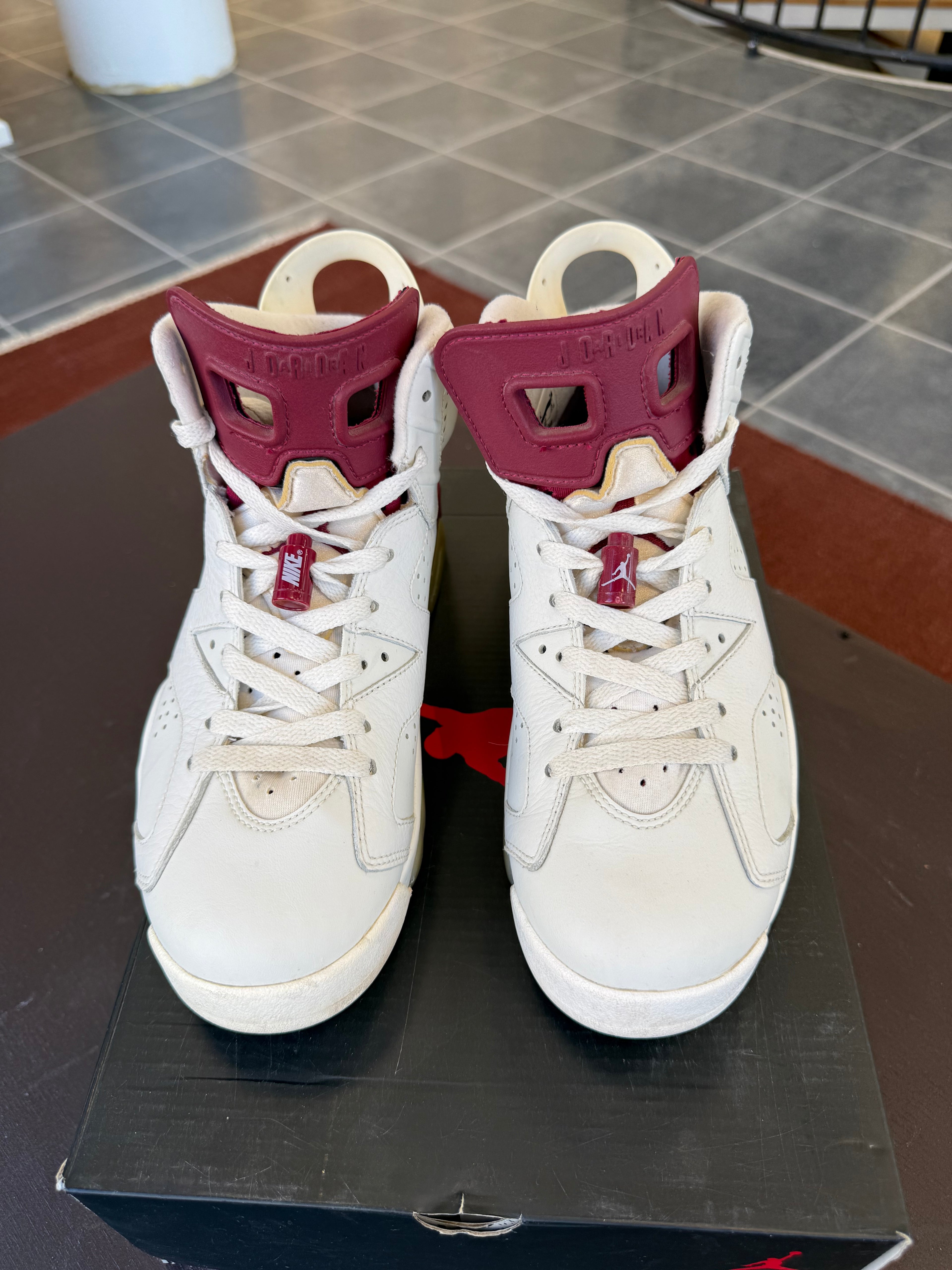 Jordan 6 Retro Maroon (Eu: 40) 