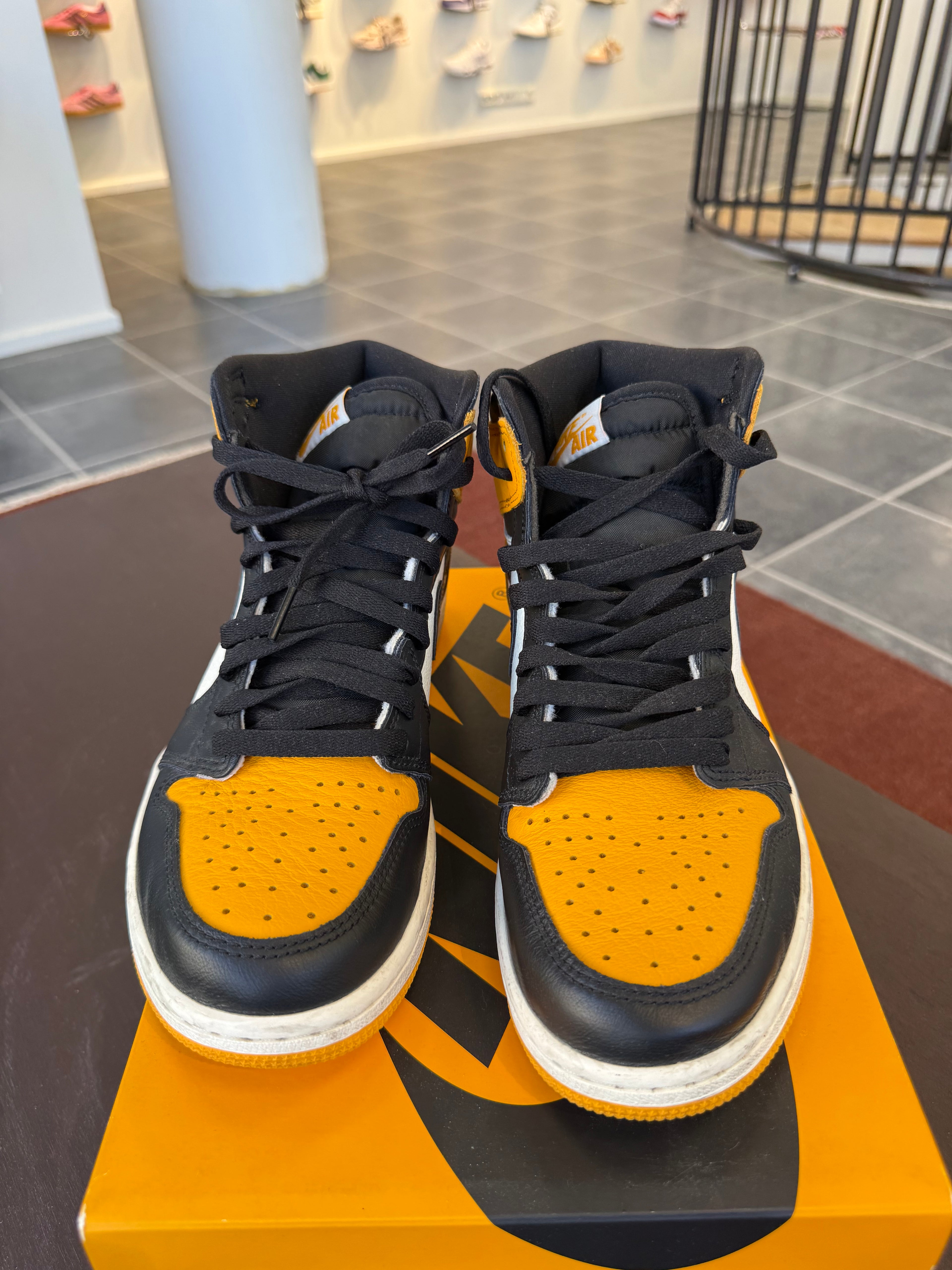 Jordan 1 Retro High OG Yellow Toe (Eu:47.5)