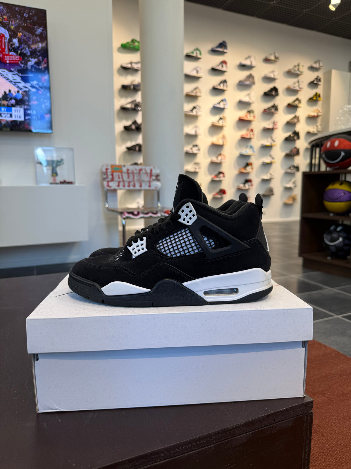 Jordan 4 Retro White Thunder (Eu: 42)