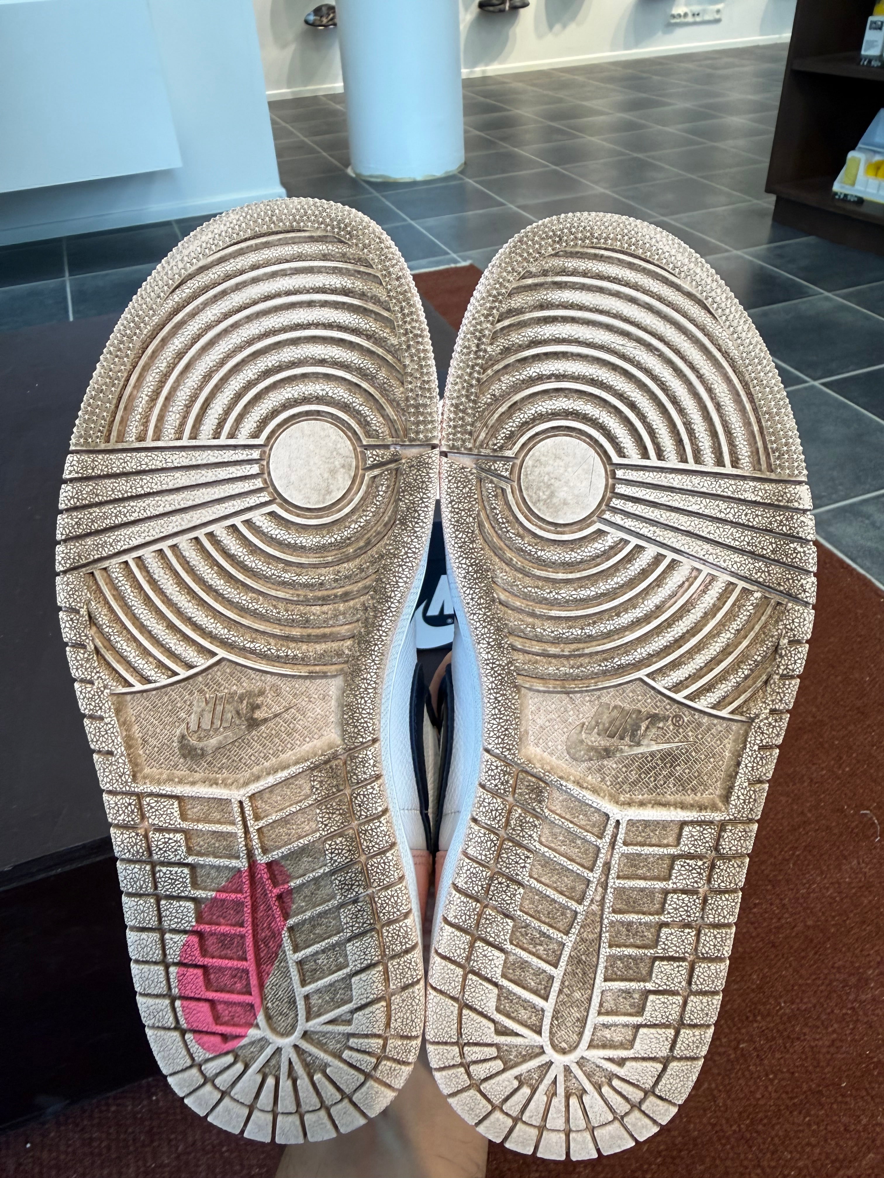 Jordan 1 Retro High OG Atmosphere (Women's) (Eu: 37,5)