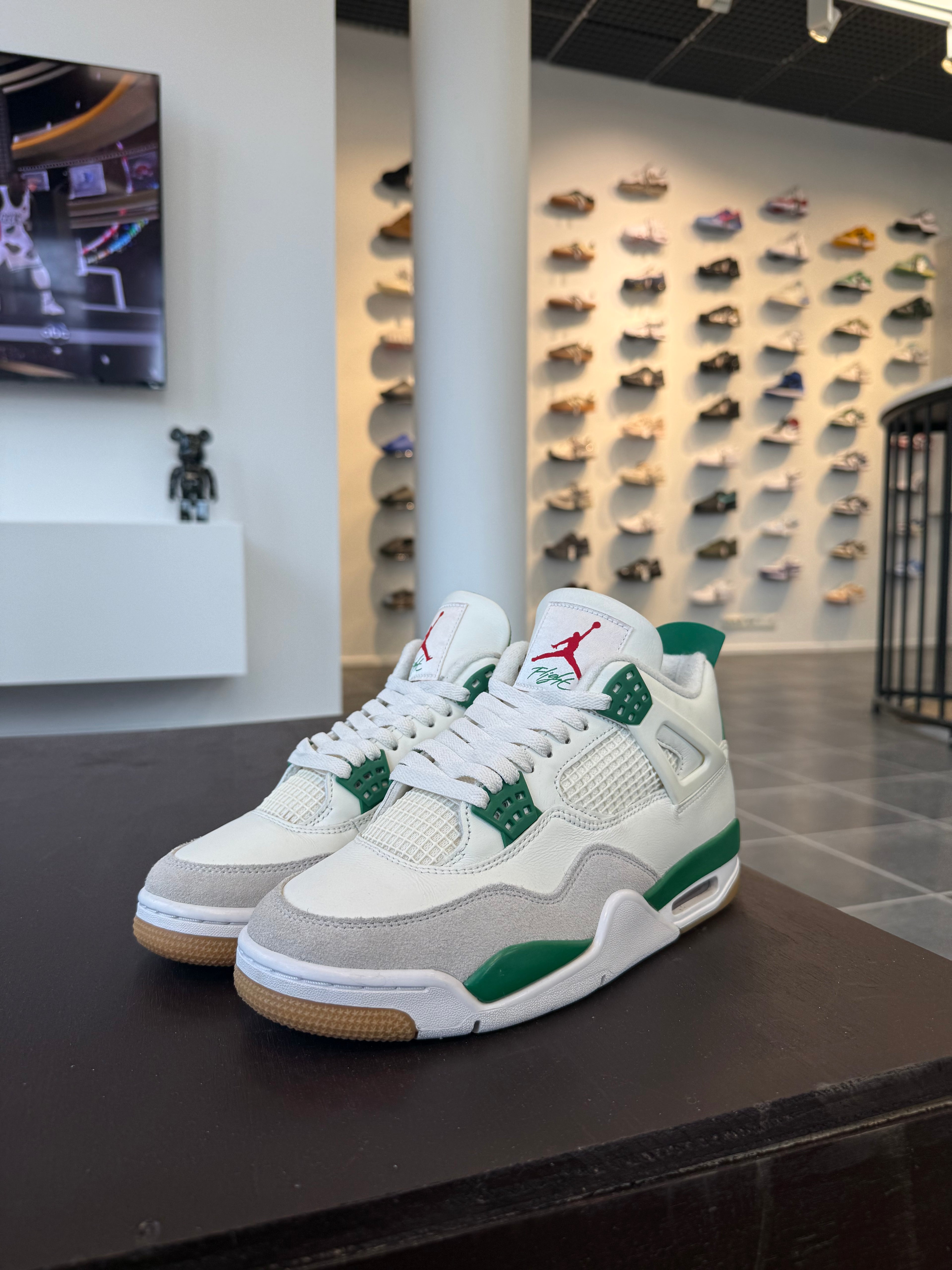 Jordan 4 Retro Oxidized Green (EU: 41)