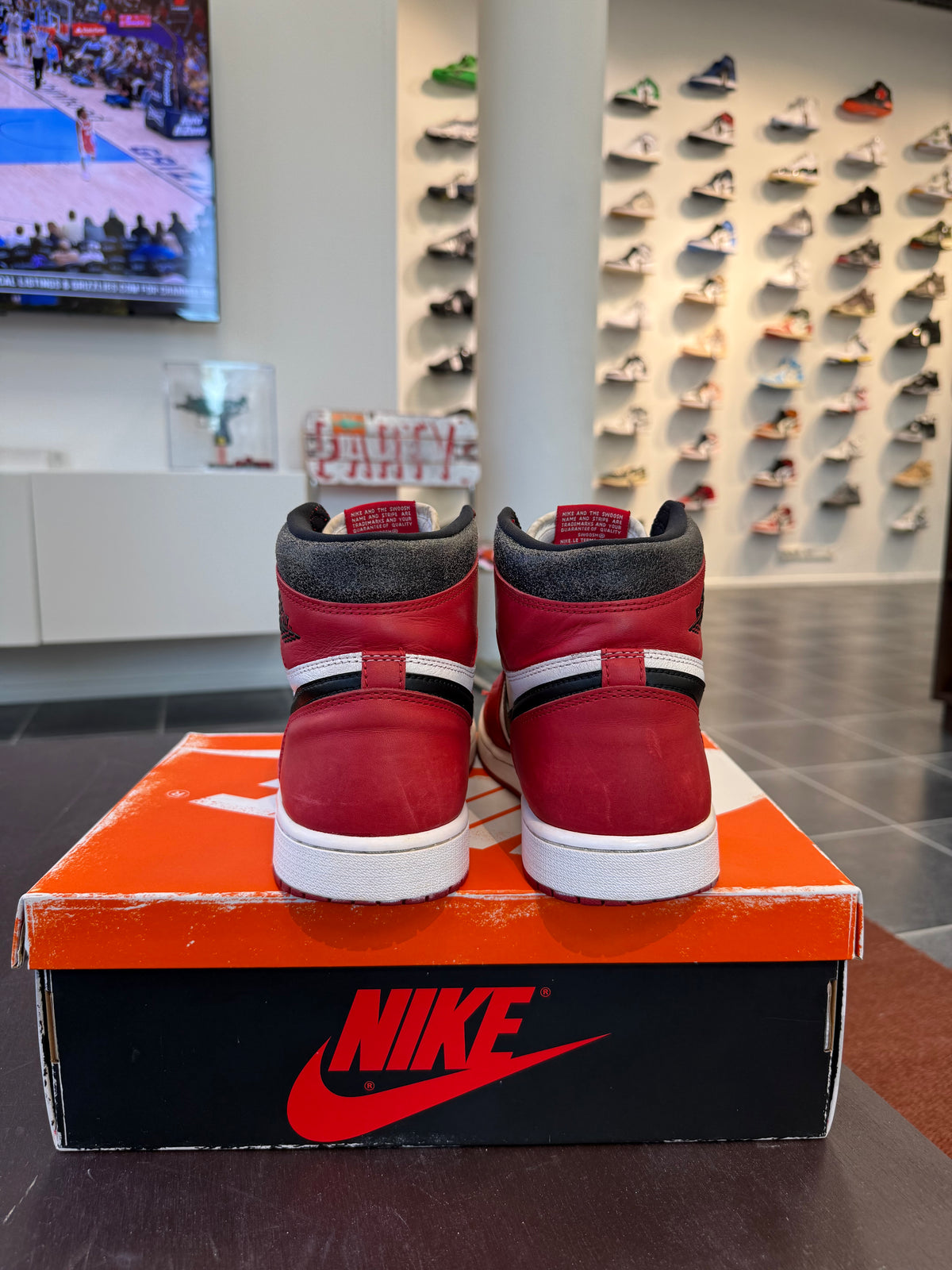 Jordan 1 Retro High OG Chicago Lost and Found (US: 10.5)