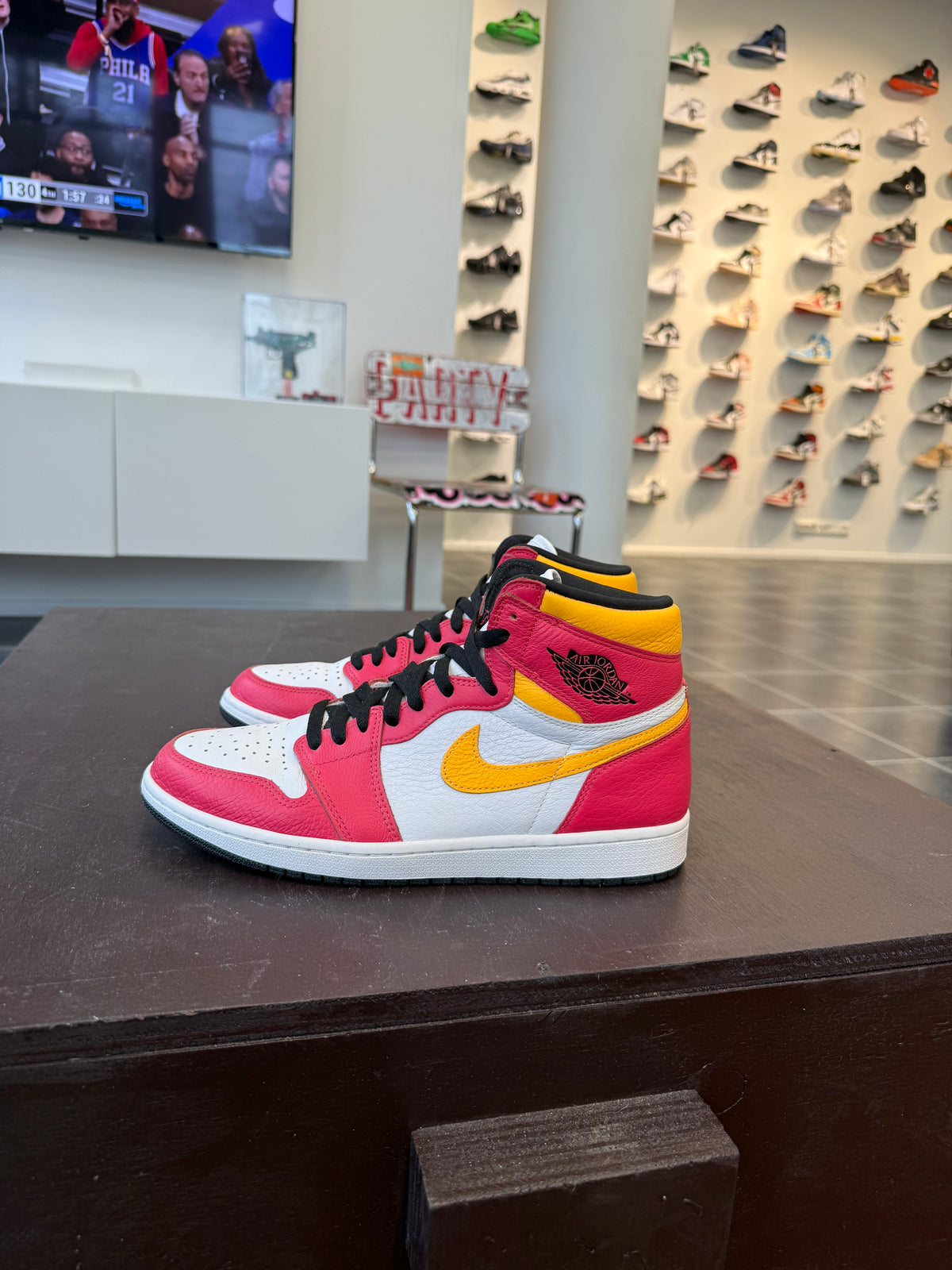 Jordan 1 Retro High OG Light Fusion Red (EU: 44.5)