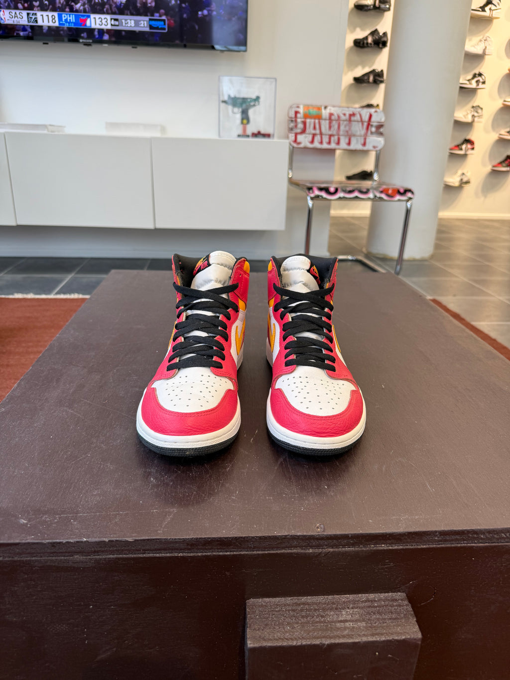 Jordan 1 Retro High OG Light Fusion Red (EU: 44.5)