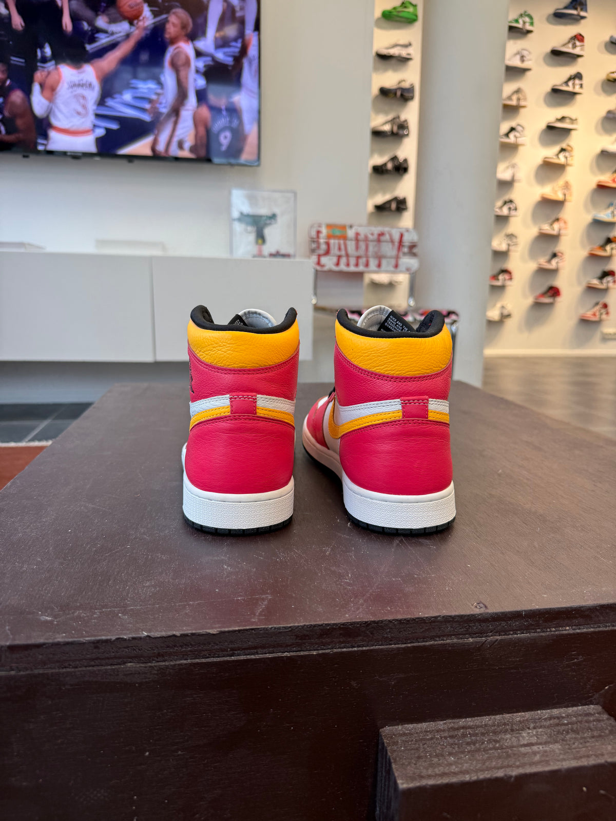 Jordan 1 Retro High OG Light Fusion Red (EU: 44.5)