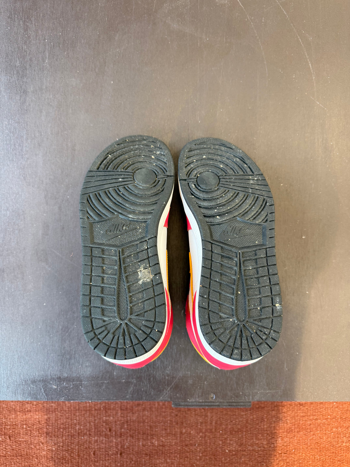 Jordan 1 Retro High OG Light Fusion Red (EU: 44.5)