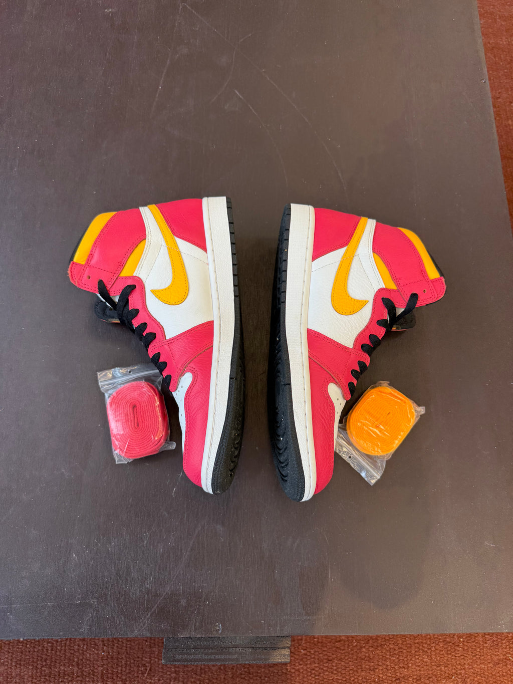 Jordan 1 Retro High OG Light Fusion Red (EU: 44.5)