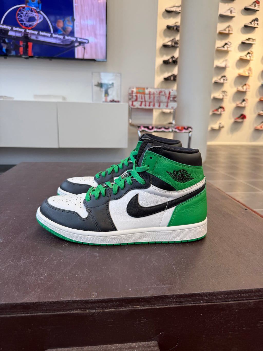 Jordan 1 Retro High OG Lucky Green (Eu: 44,5)