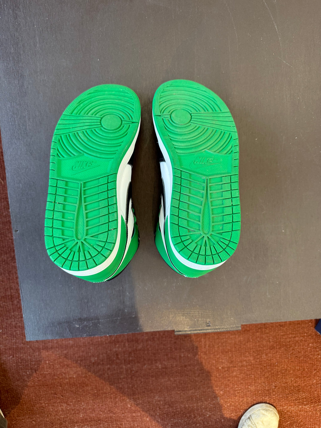 Jordan 1 Retro High OG Lucky Green (Eu: 44,5)