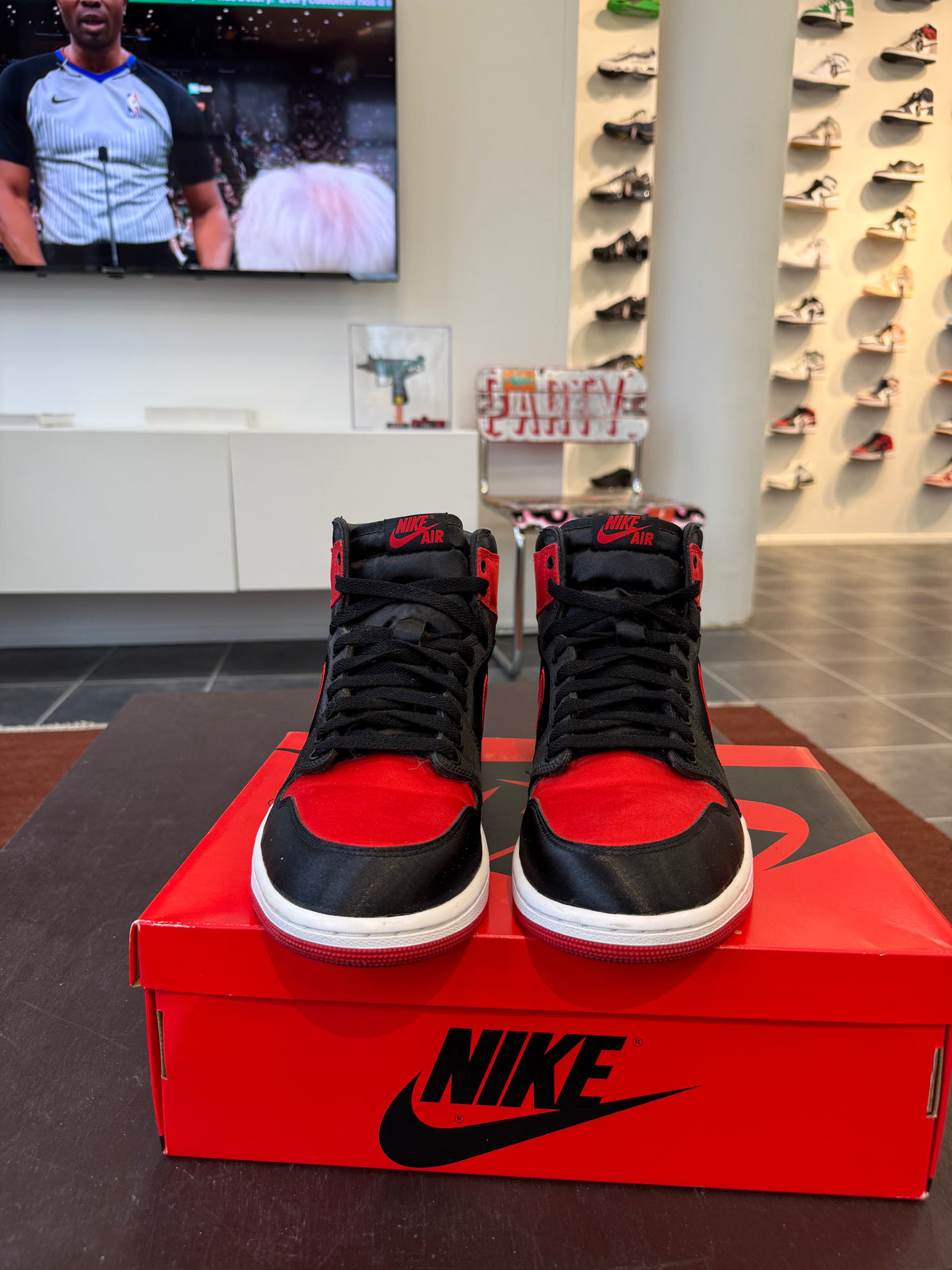 Jordan 1 Retro High OG Satin Bred (W) (Eu: 44,5)