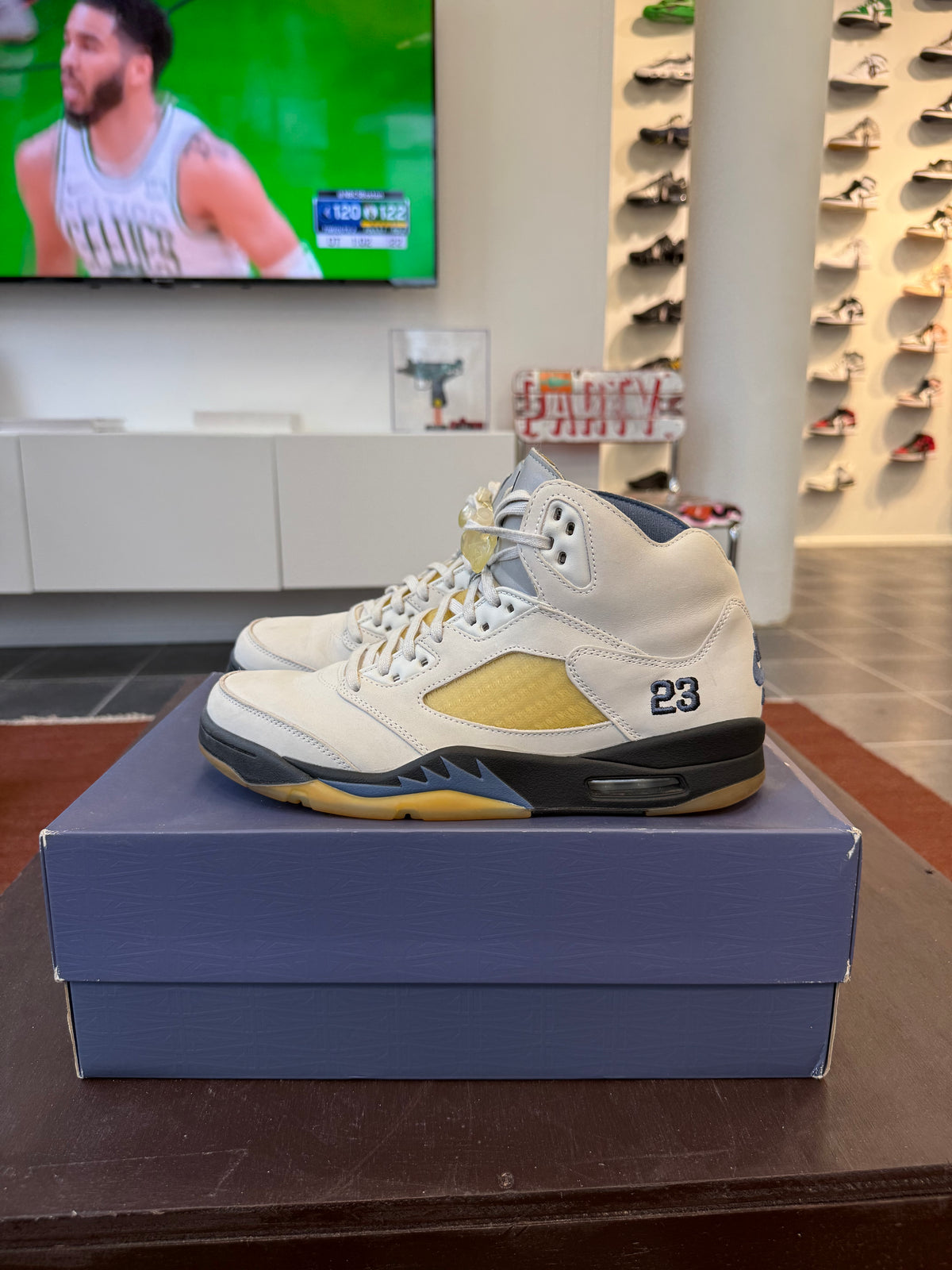 Jordan 5 Retro A Ma Maniére Dawn (W) (EU: 44.5)