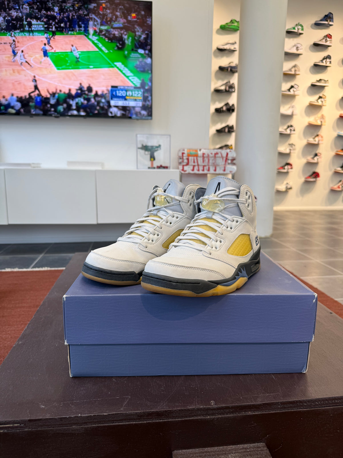 Jordan 5 Retro A Ma Maniére Dawn (W) (EU: 44.5)