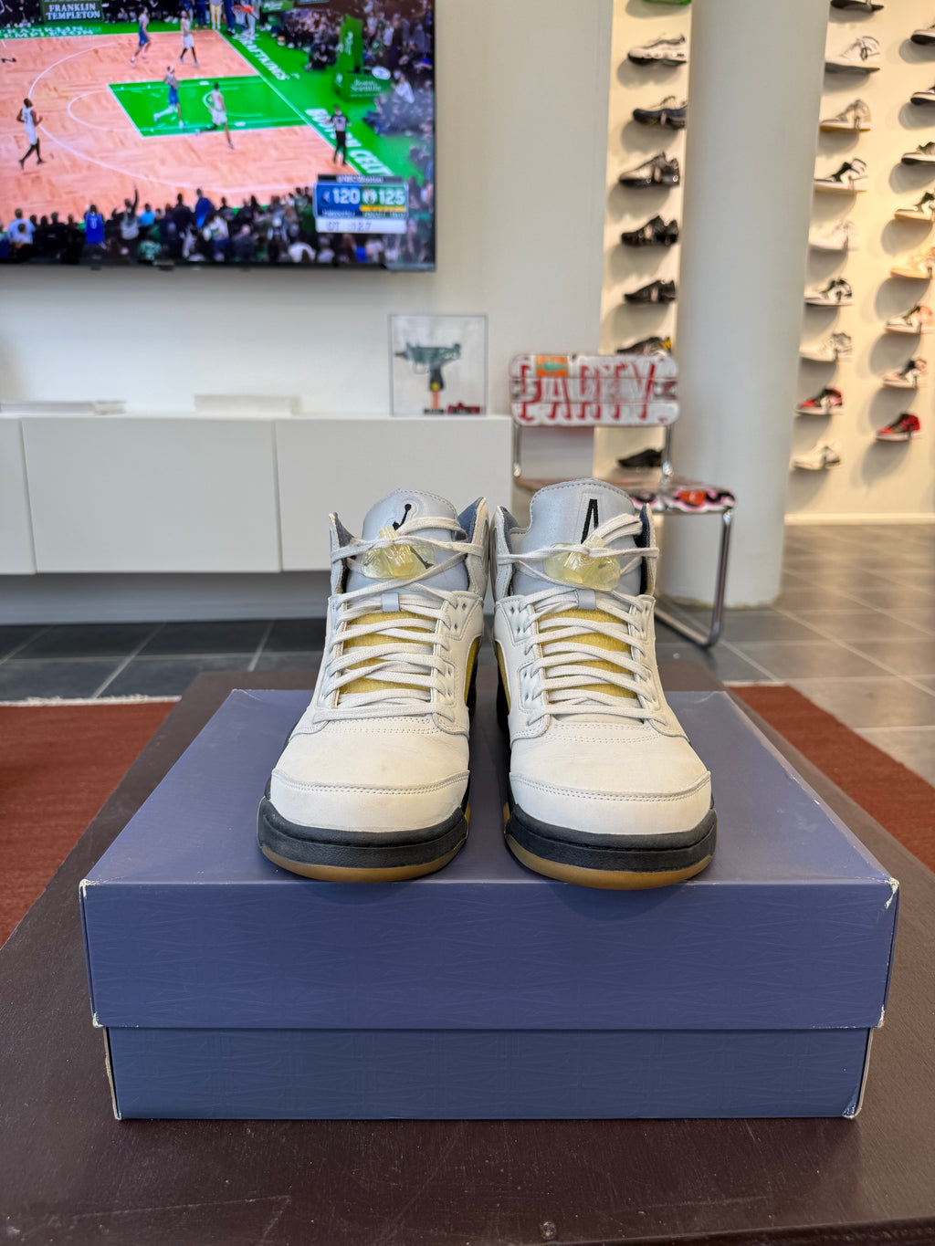 Jordan 5 Retro A Ma Maniére Dawn (W) (EU: 44.5)