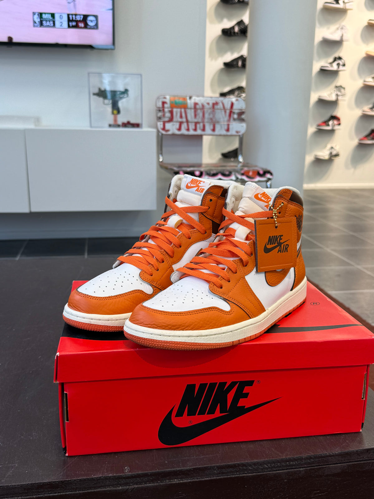 Jordan 1 Retro High OG Starfish (W) (EU: 44.5)
