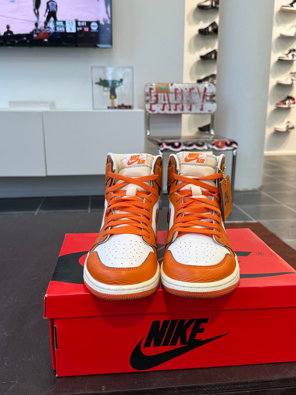 Jordan 1 Retro High OG Starfish (W) (EU: 44.5)