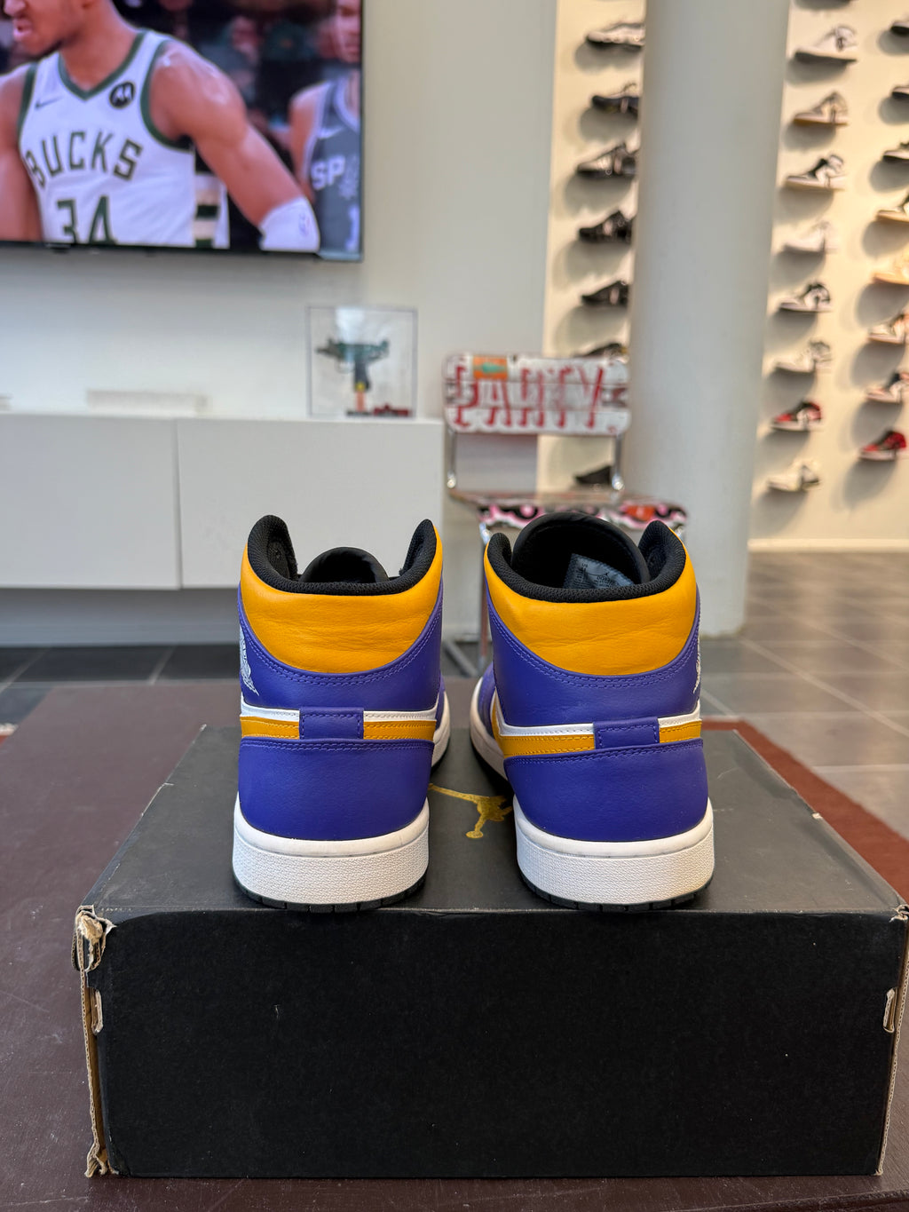 Jordan 1 Mid Lakers (2022) (EU: 45)